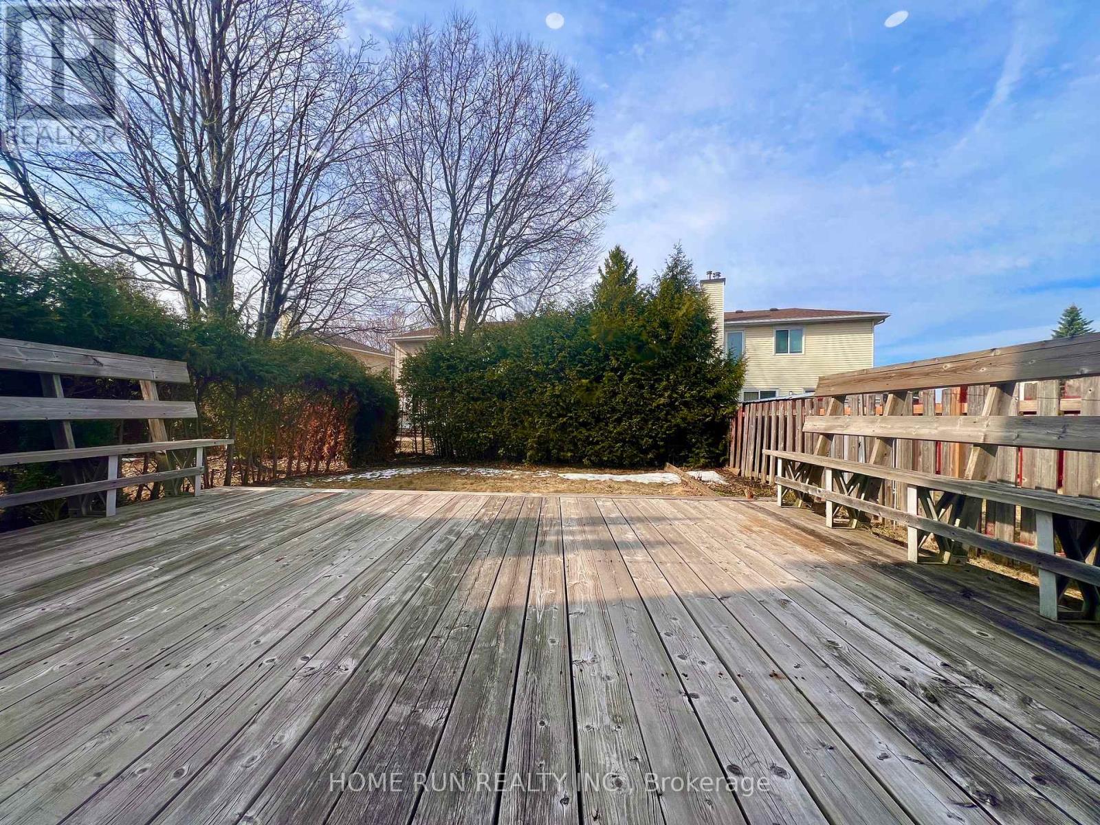 184 Pinetrail Crescent