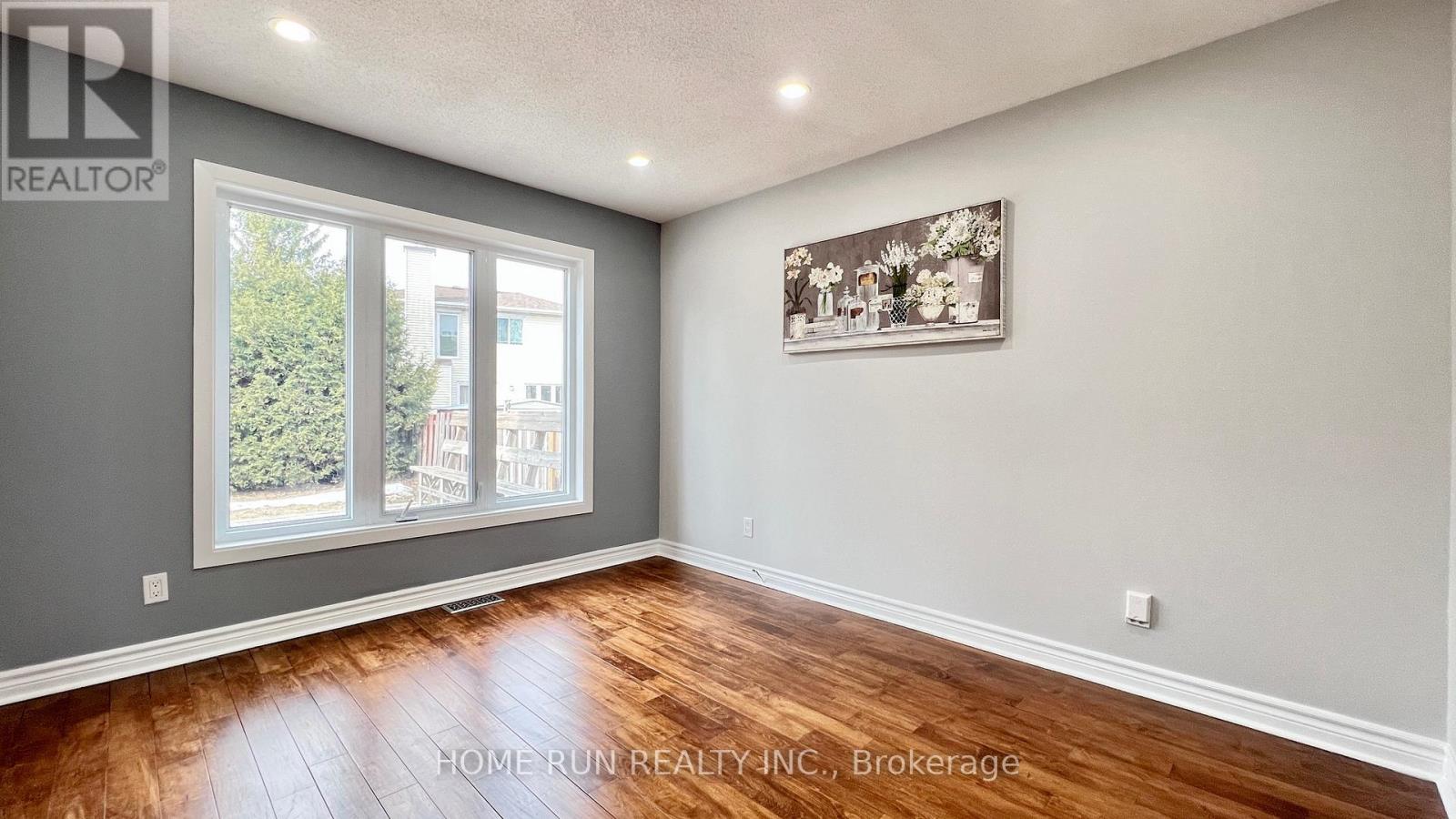 184 Pinetrail Crescent