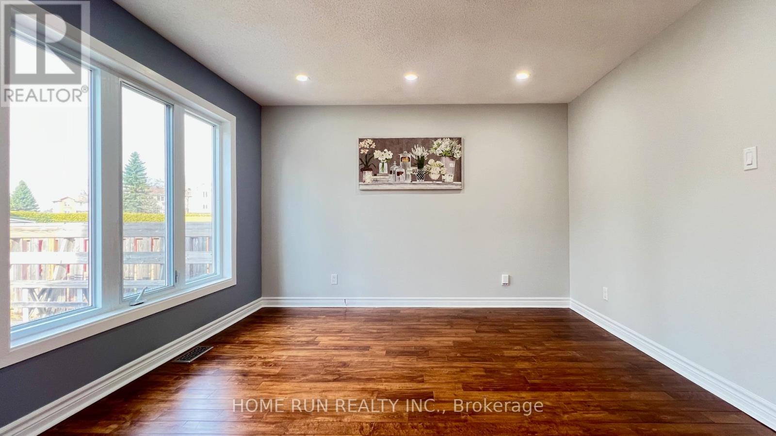 184 Pinetrail Crescent