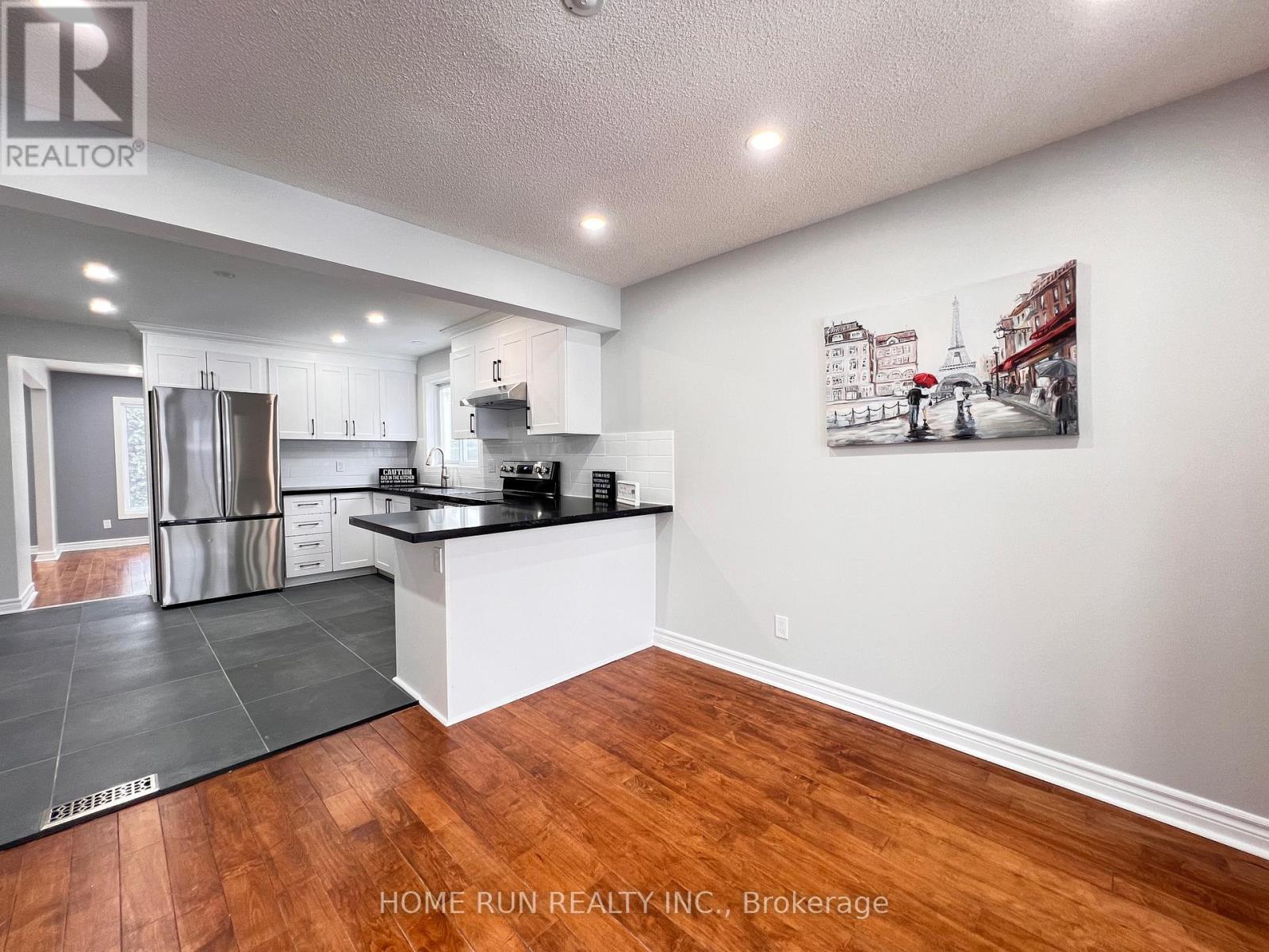 184 Pinetrail Crescent