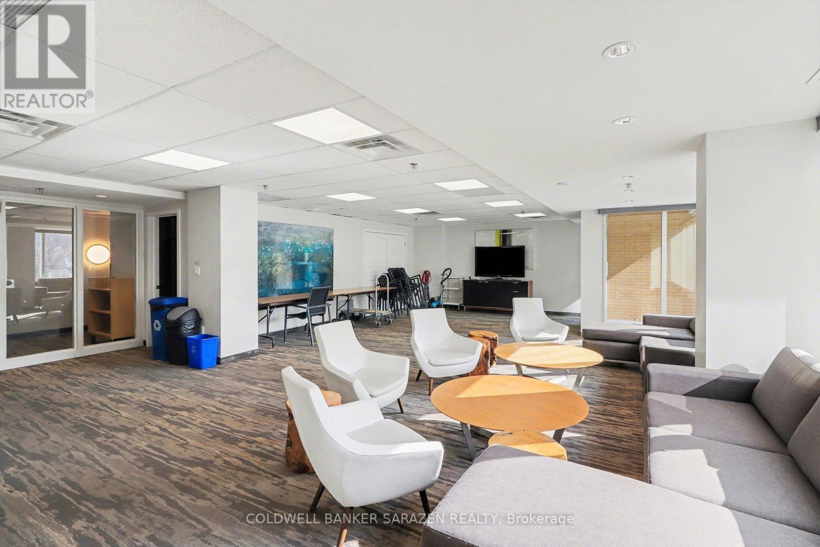 405 - 300 Lett Street