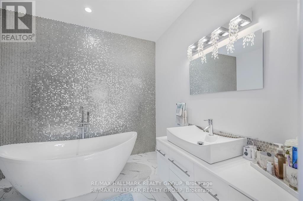 699 Ballycastle Crescent