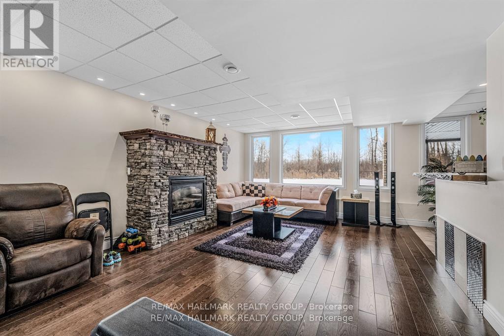 699 Ballycastle Crescent