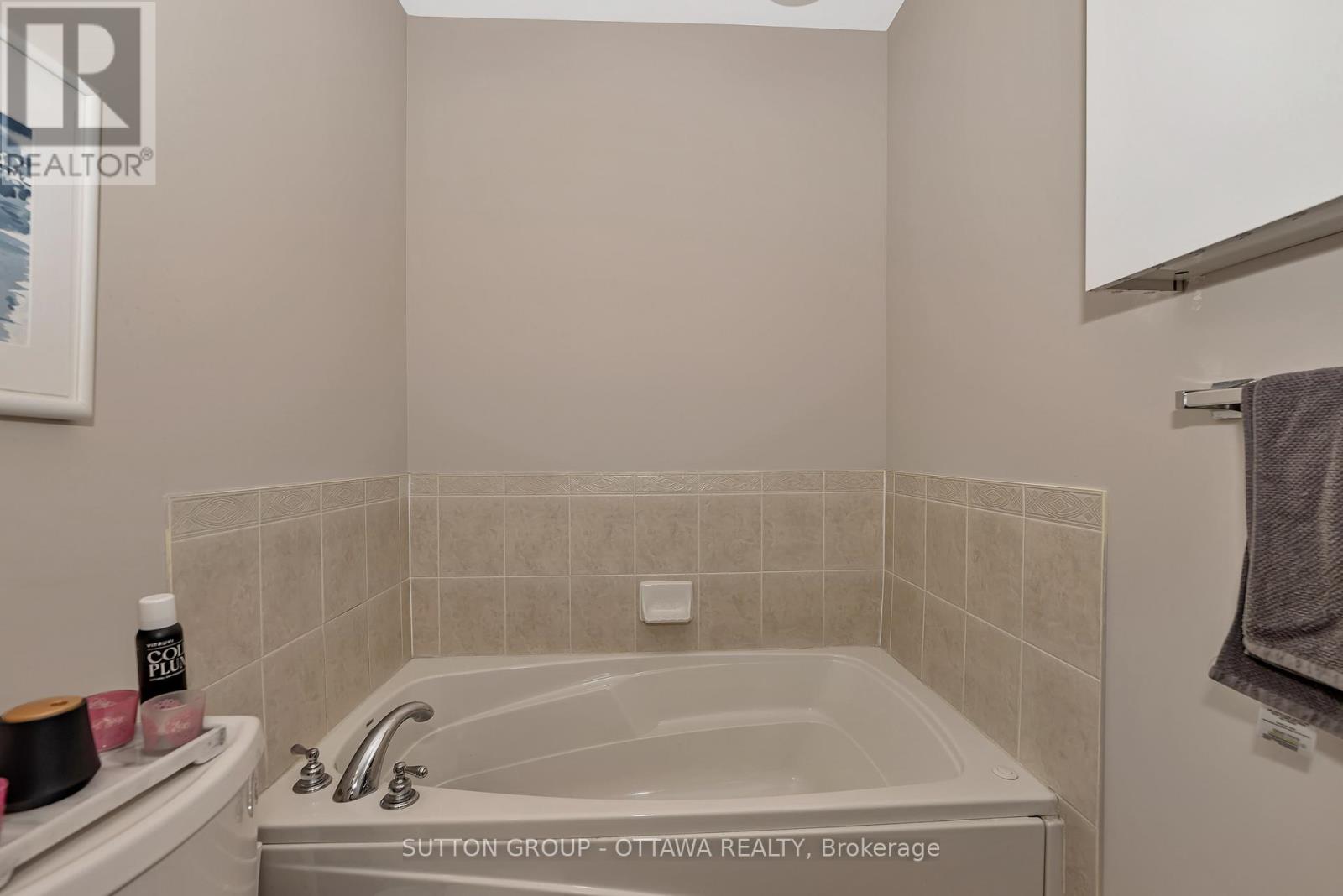 903 - 375 Lisgar Street