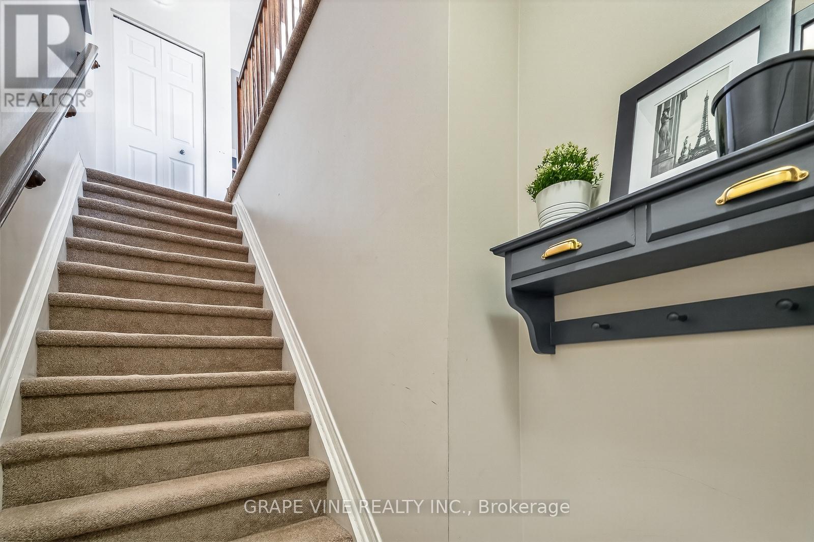 F - 104 Artesa Private