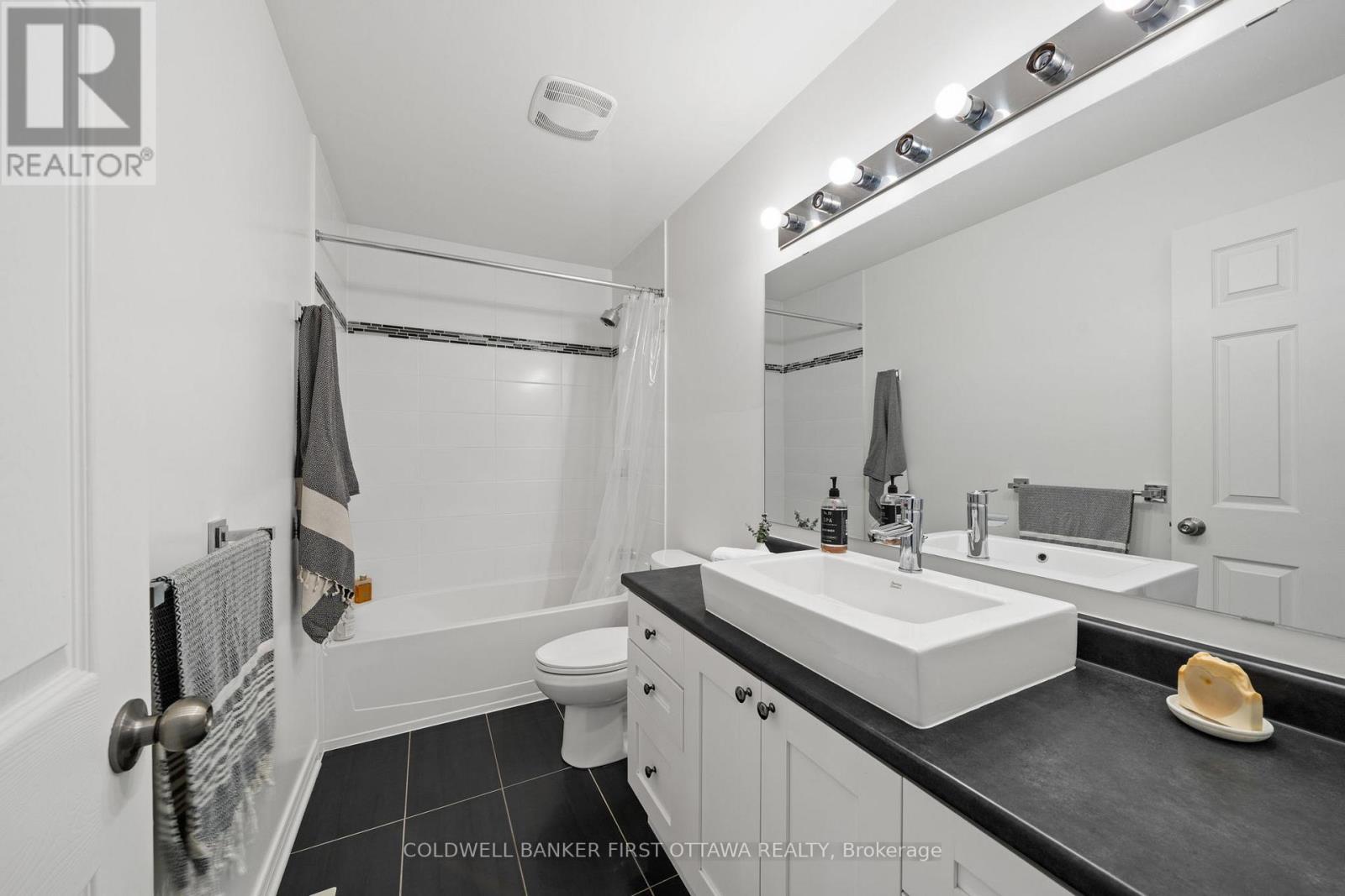 220 Dave Smith Crescent