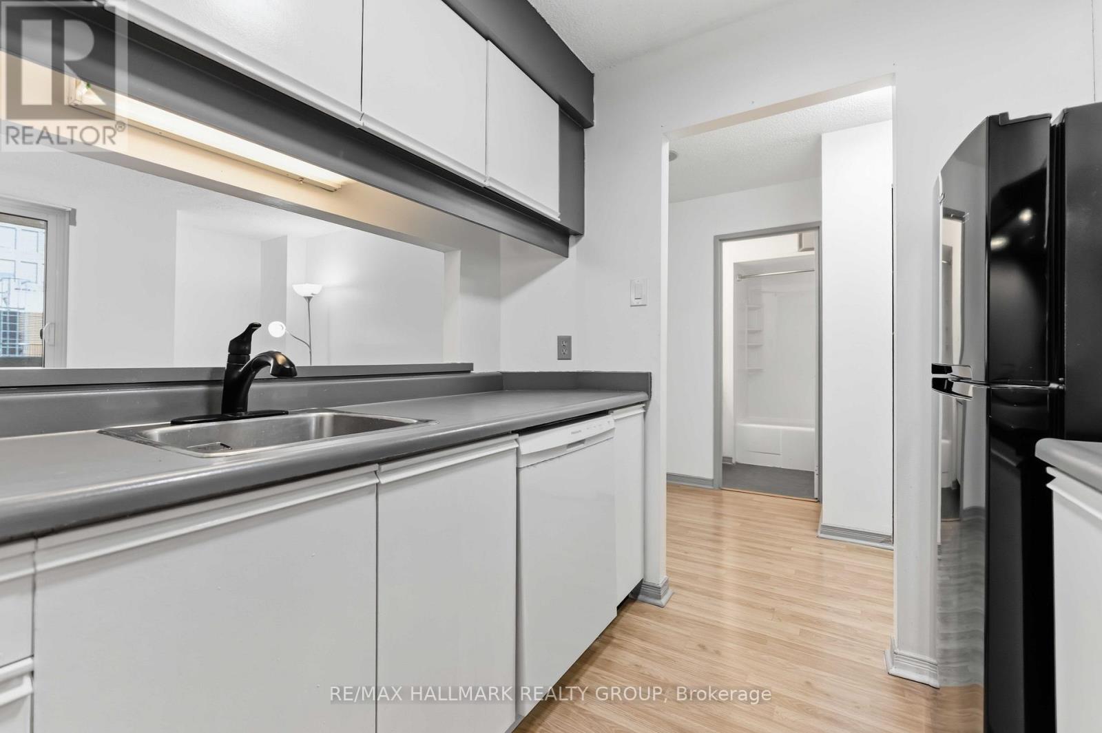 1602 - 199 Kent Street N