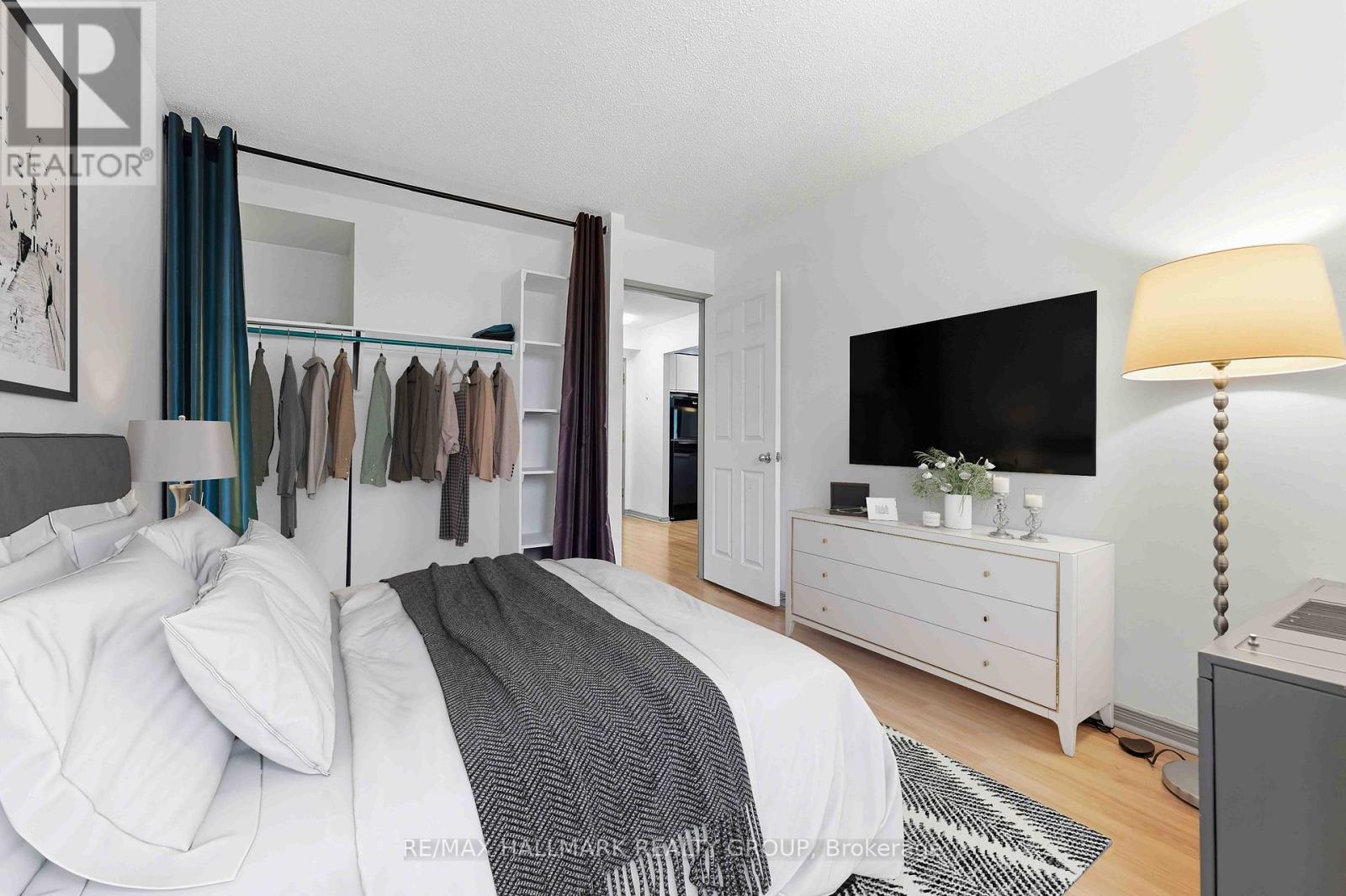 1602 - 199 Kent Street N