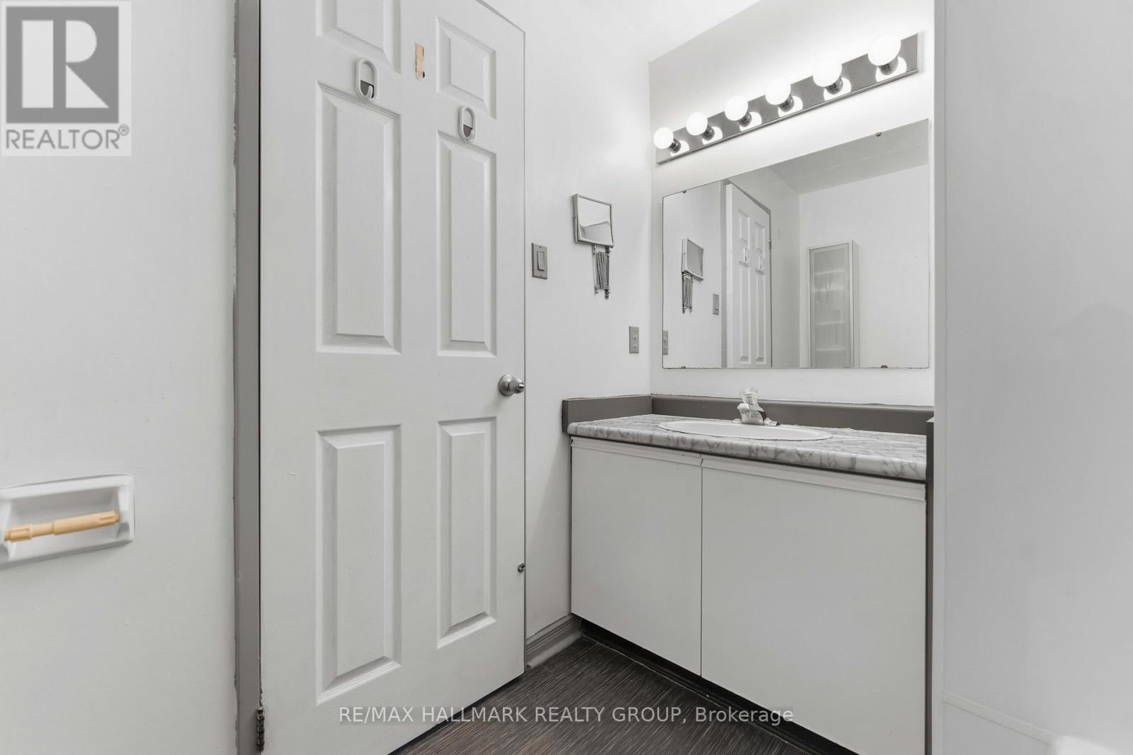 1602 - 199 Kent Street N