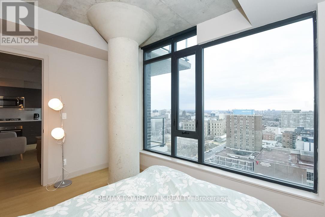 1709 - 203 Catherine Street