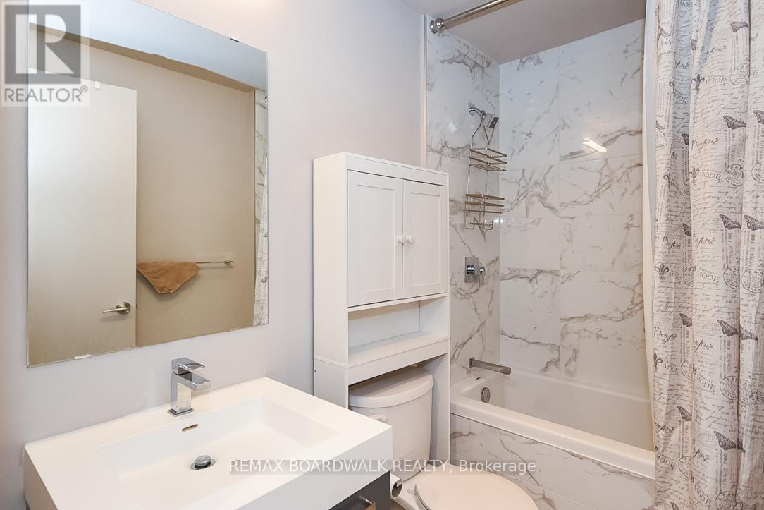 1709 - 203 Catherine Street