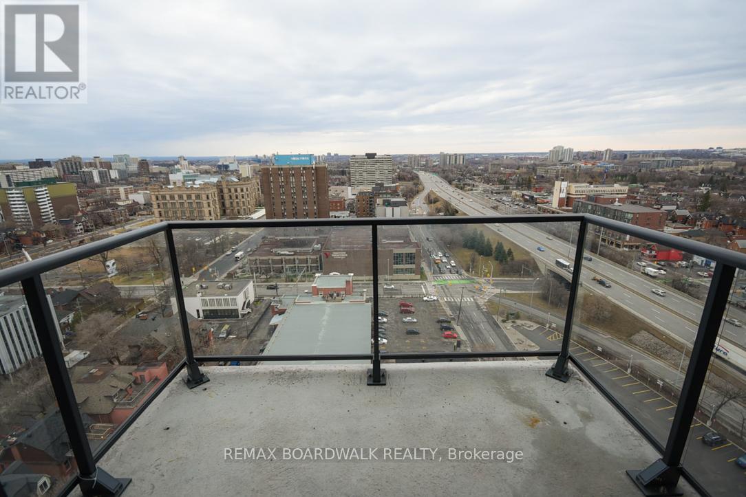 1709 - 203 Catherine Street