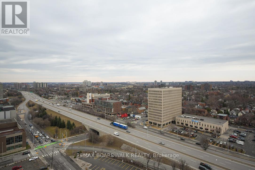 1709 - 203 Catherine Street