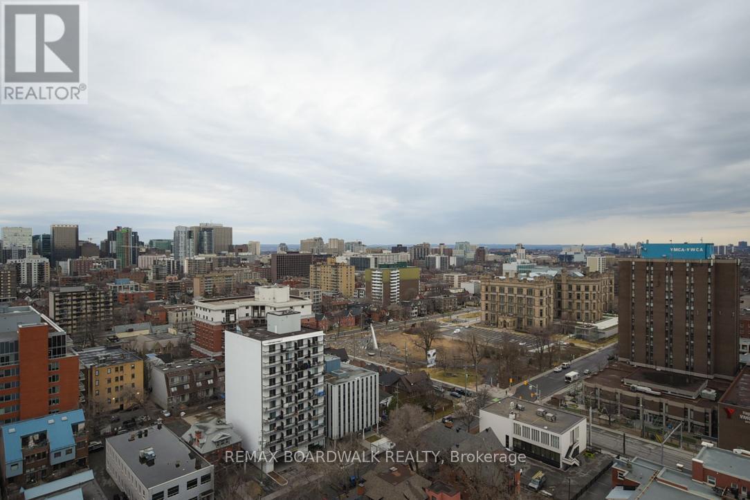 1709 - 203 Catherine Street