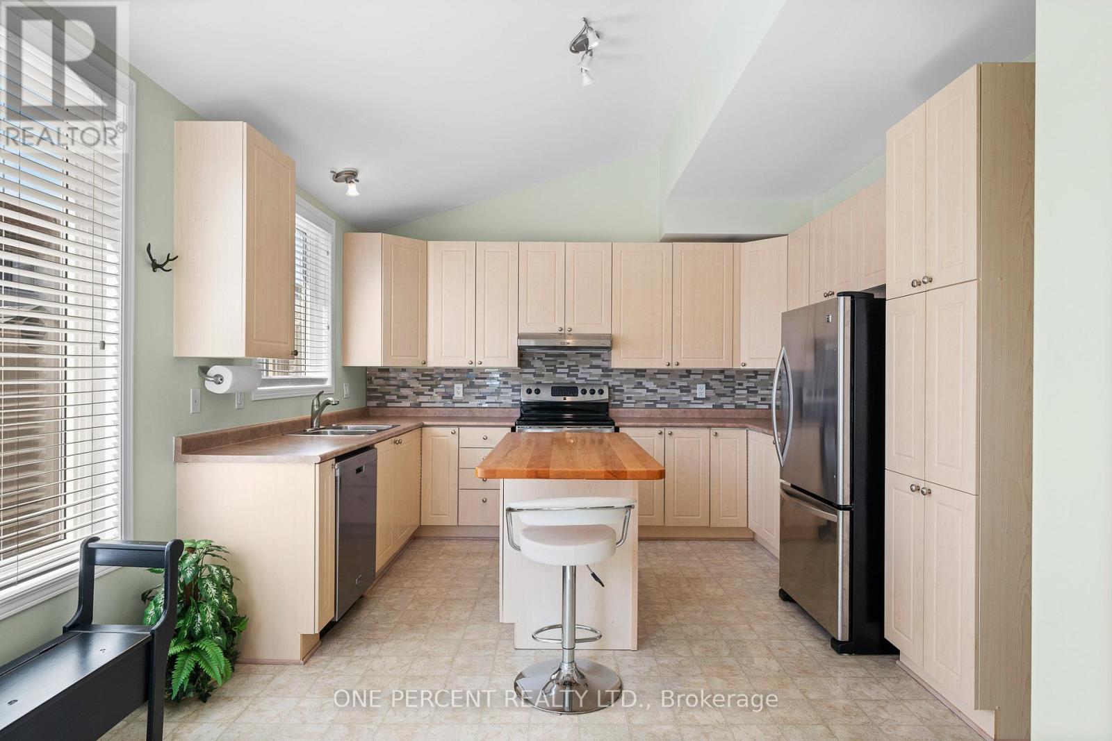 2113 Hallendale Street