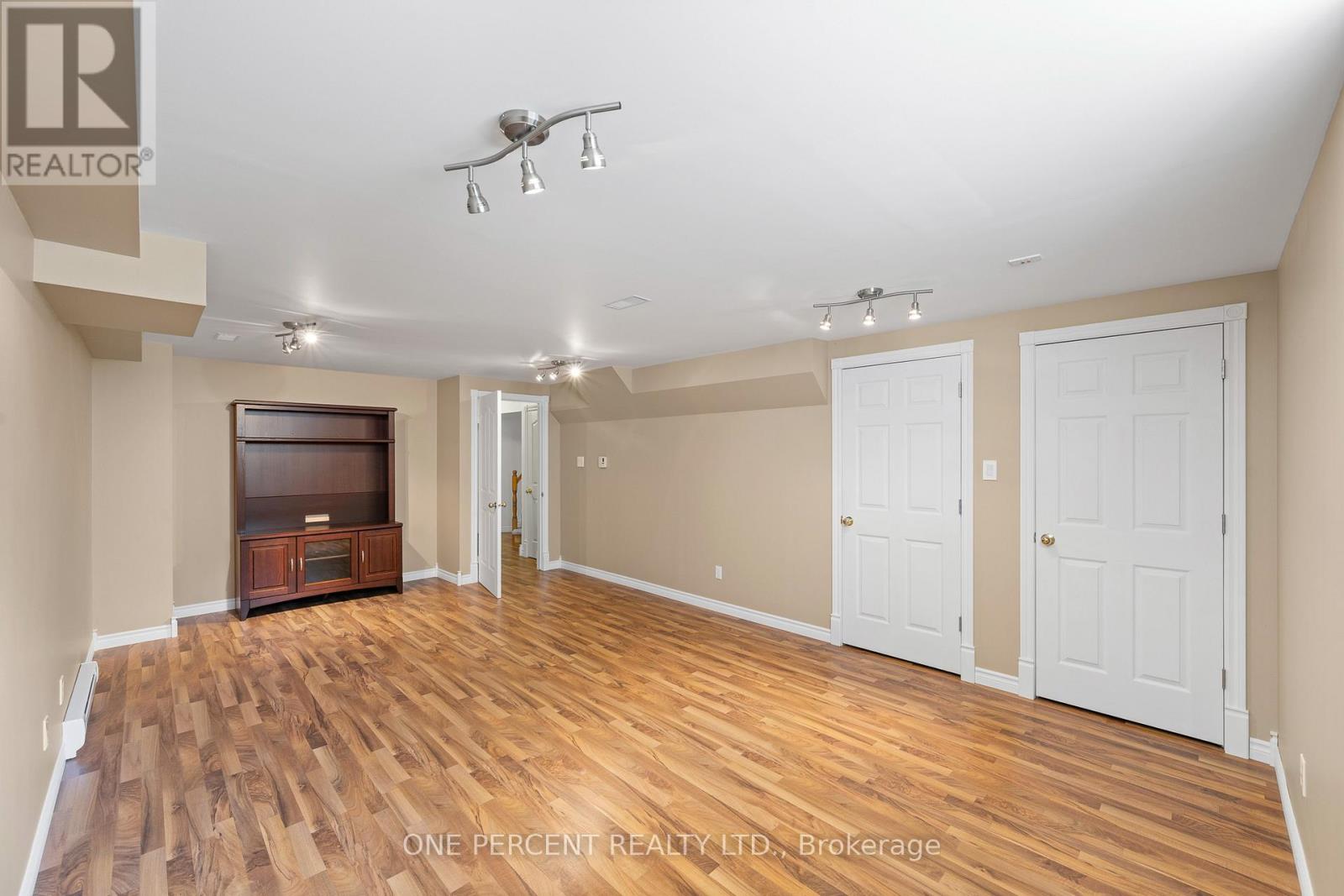 2113 Hallendale Street