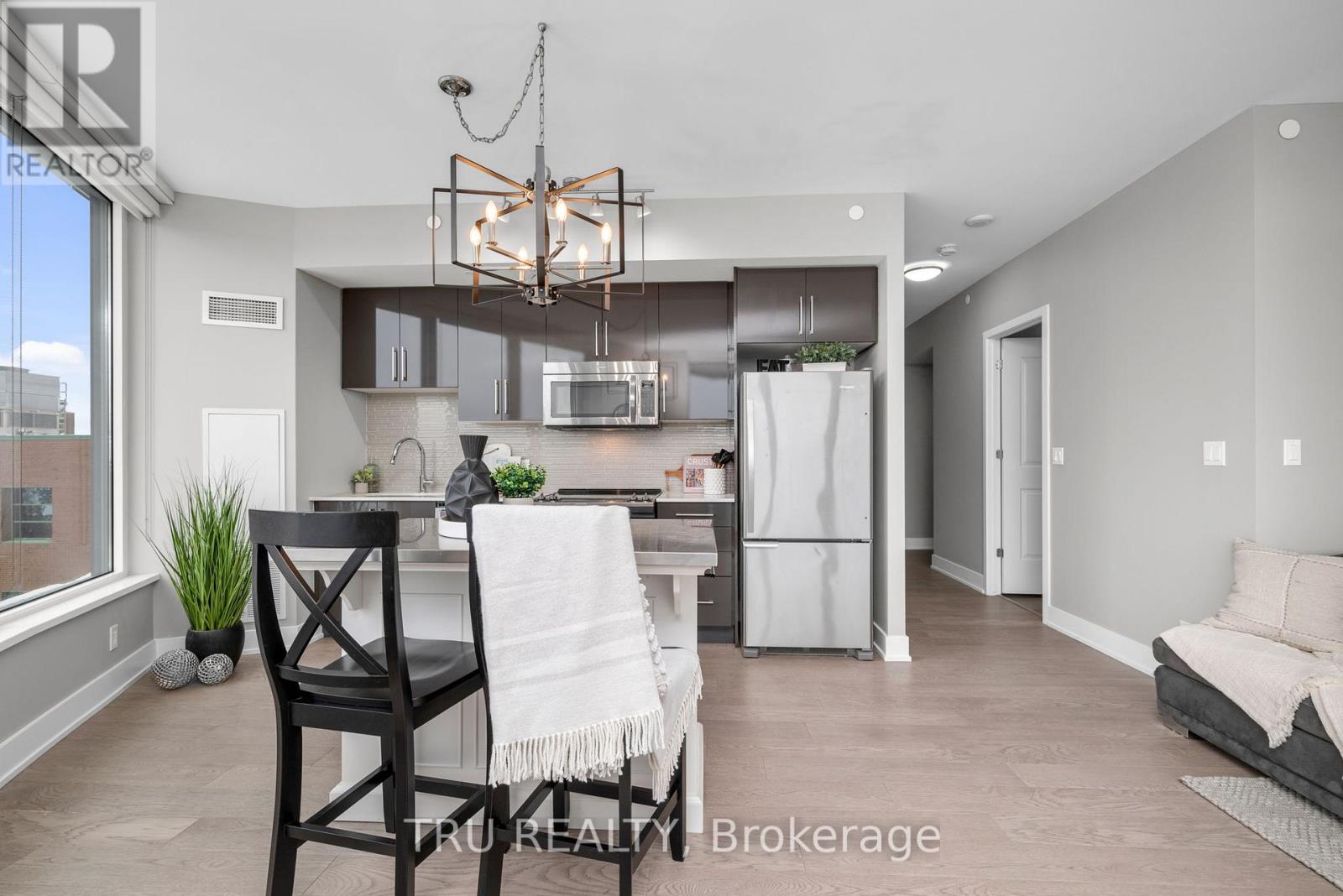 910 - 485 Richmond Road