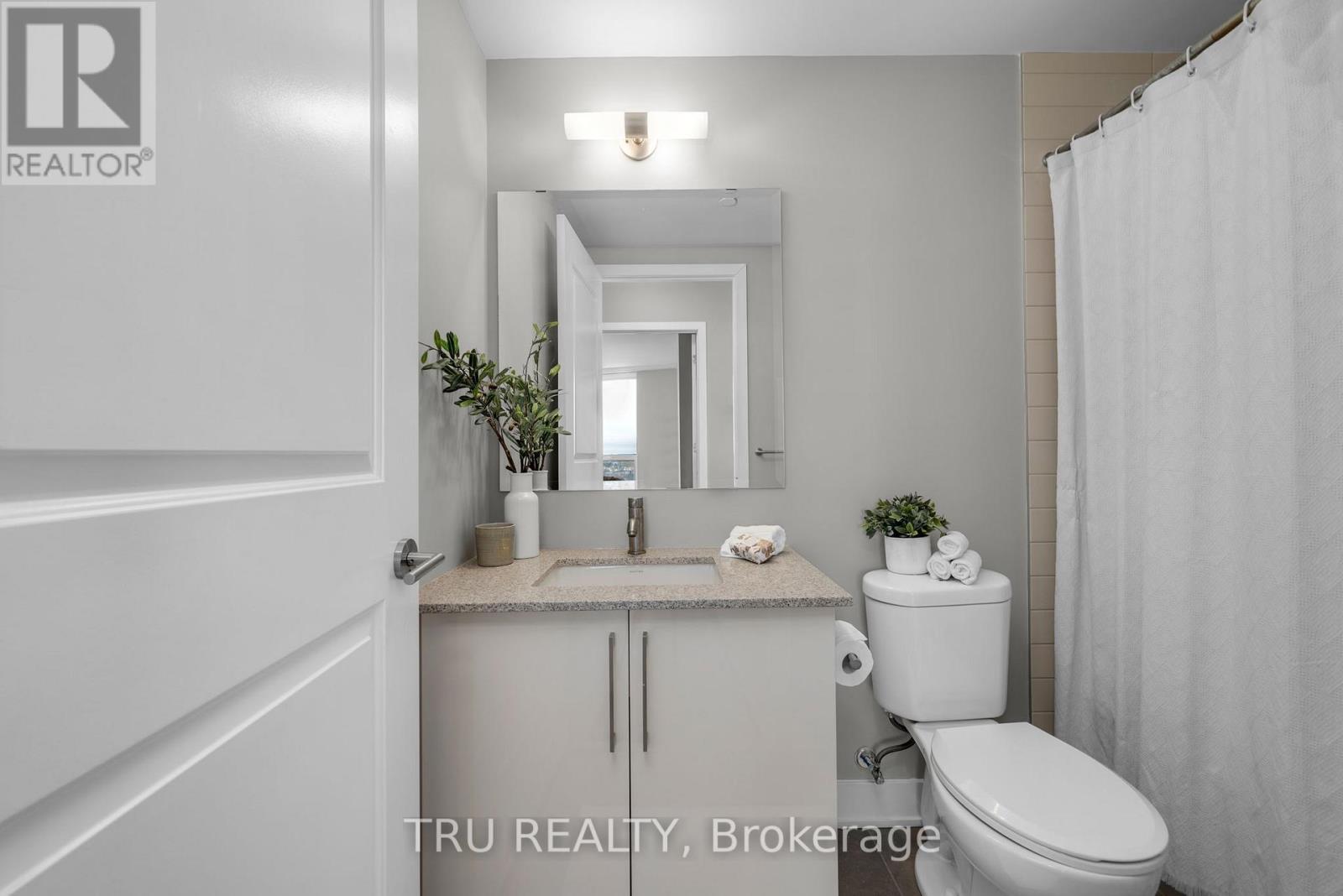 910 - 485 Richmond Road