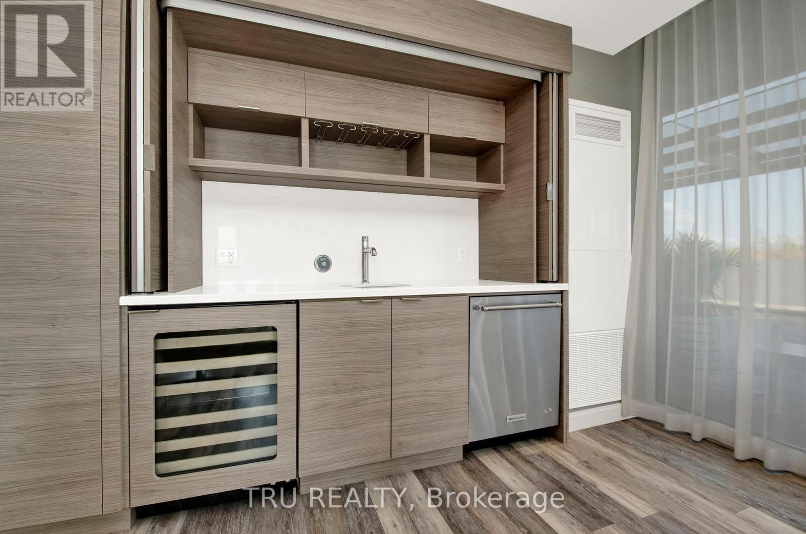 910 - 485 Richmond Road