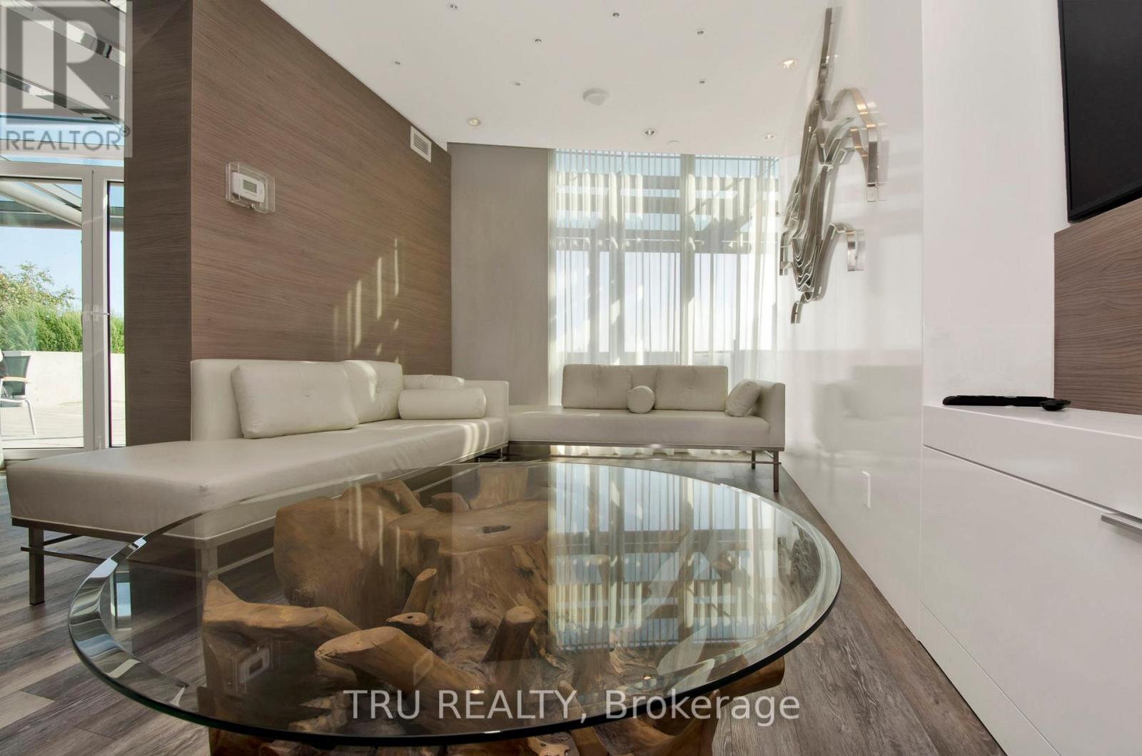 910 - 485 Richmond Road