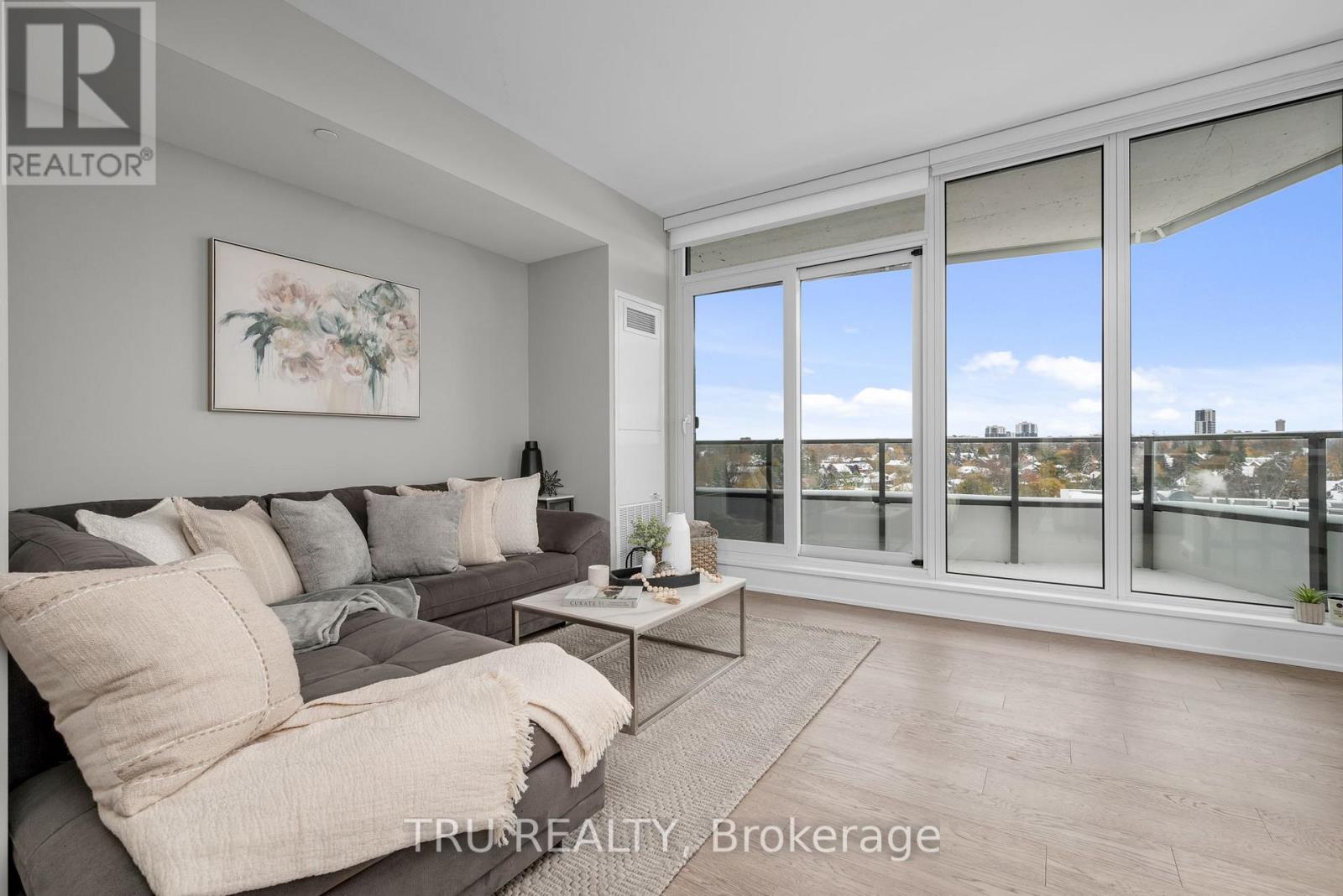 910 - 485 Richmond Road