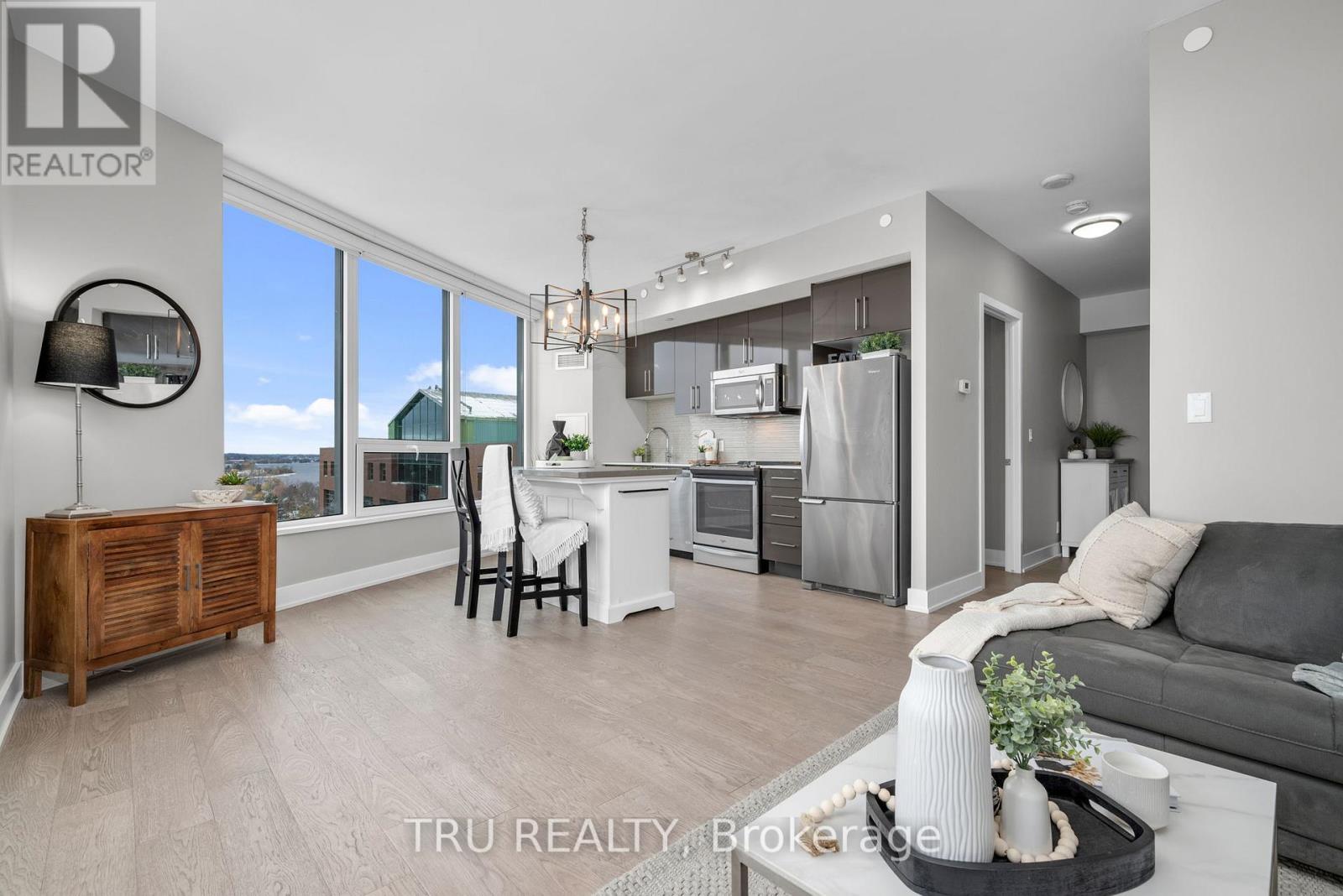 910 - 485 Richmond Road