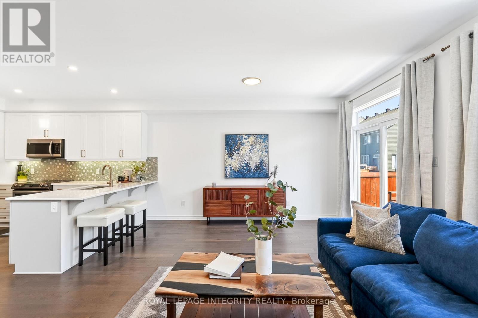 112 Jardiniere Street