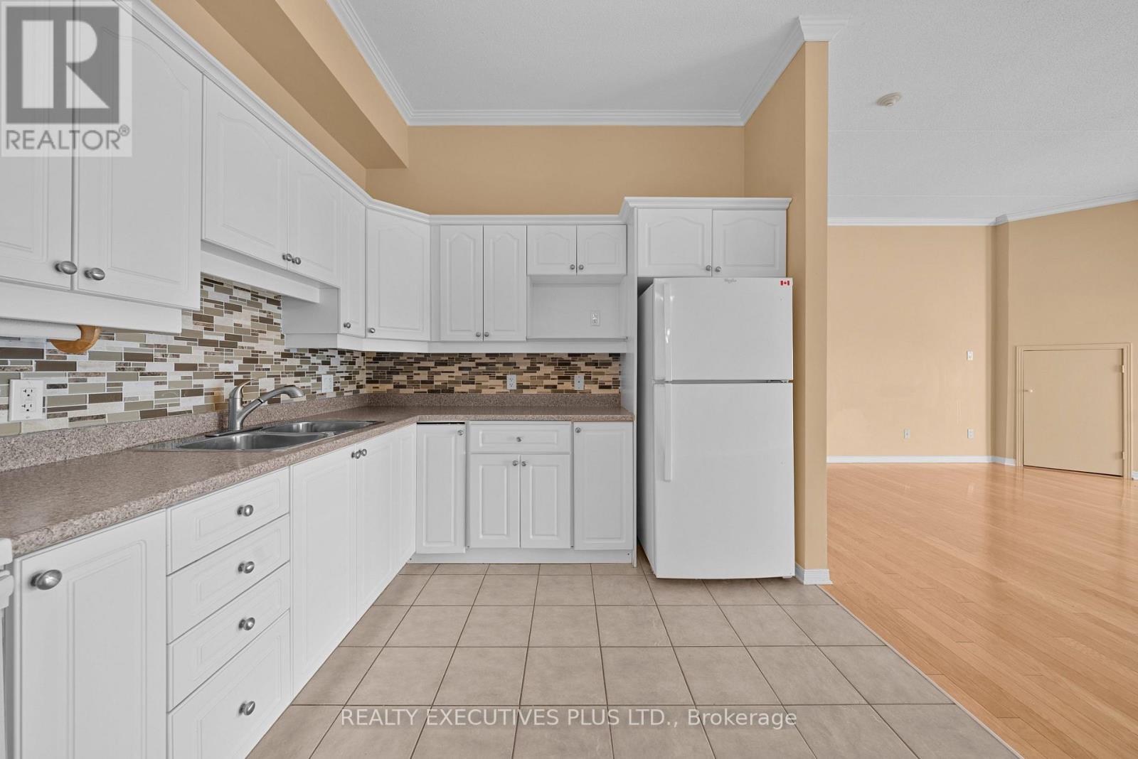 407 - 2921 Laurier Street