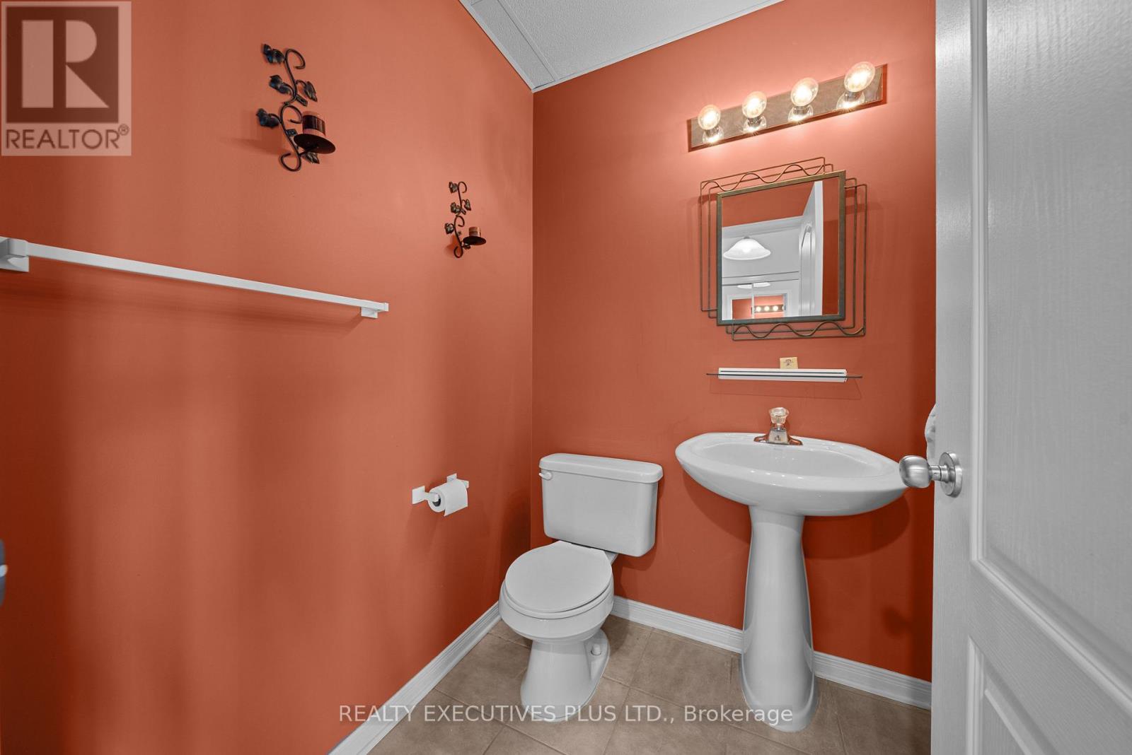 407 - 2921 Laurier Street