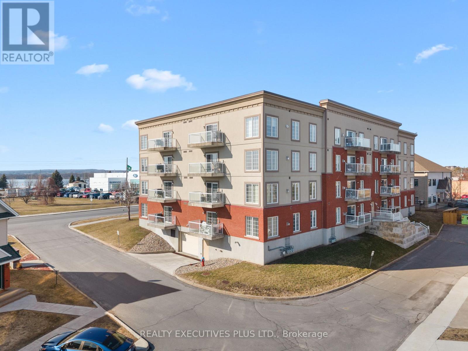 407 - 2921 Laurier Street