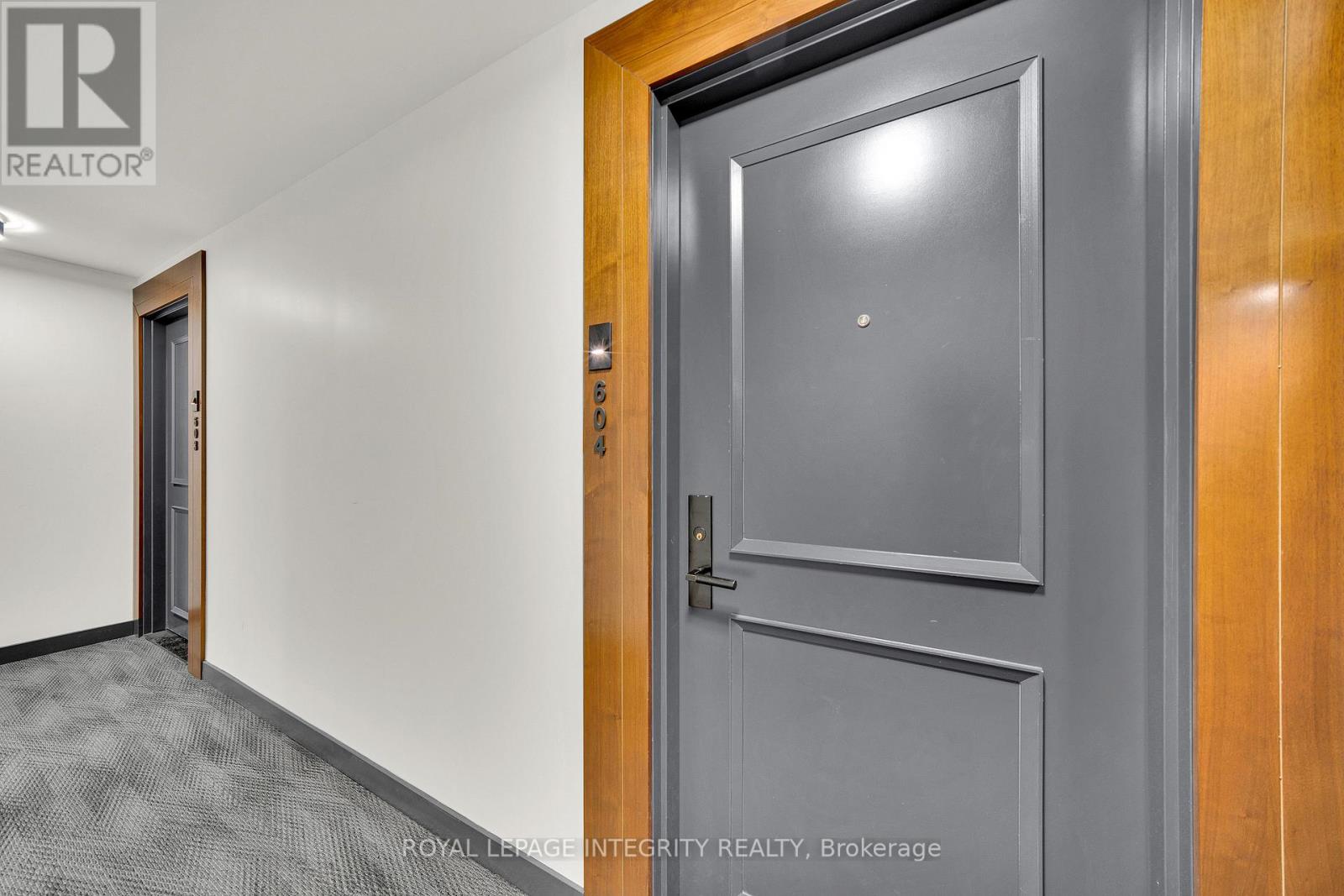 #604 - 255 Bay Street