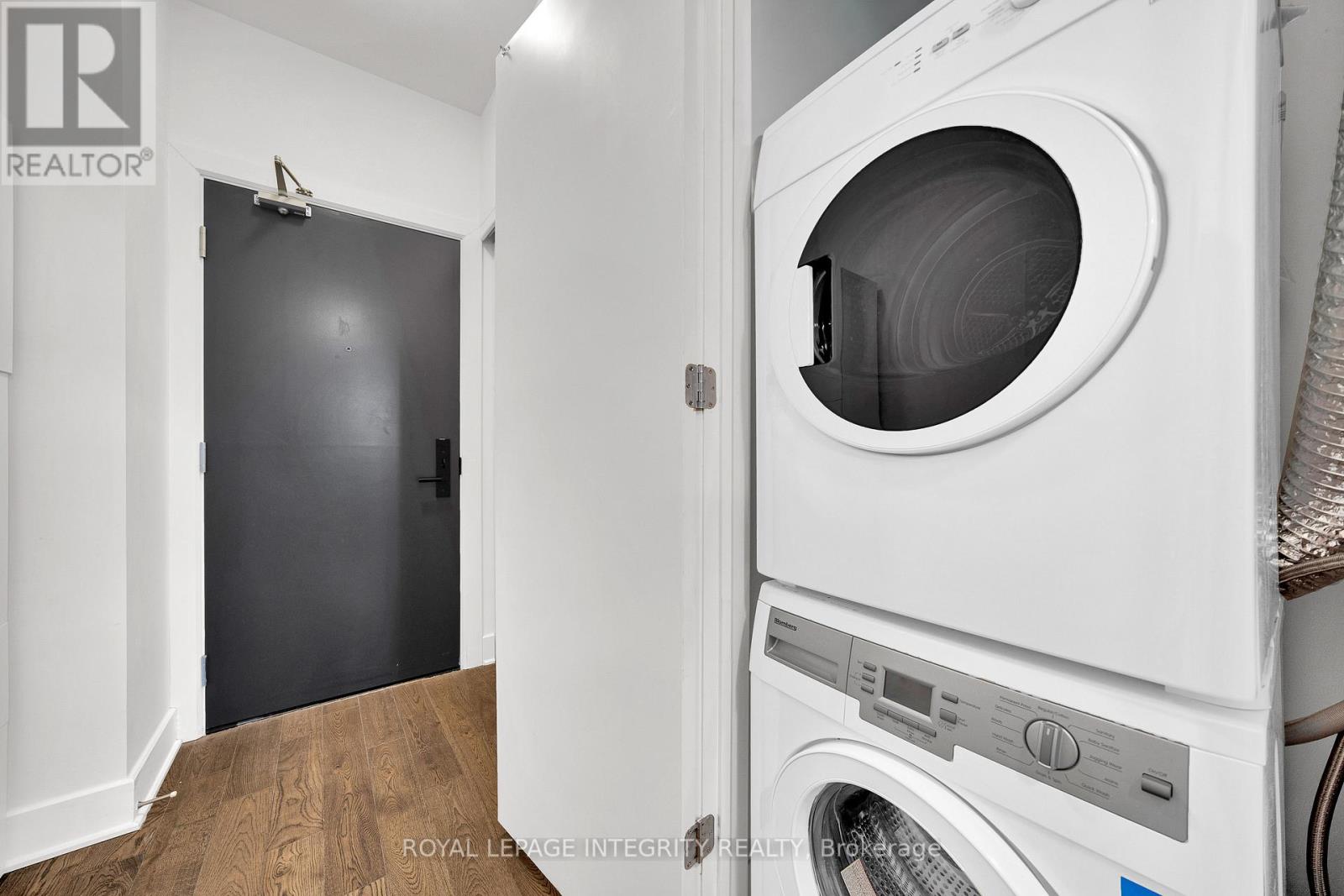 #604 - 255 Bay Street