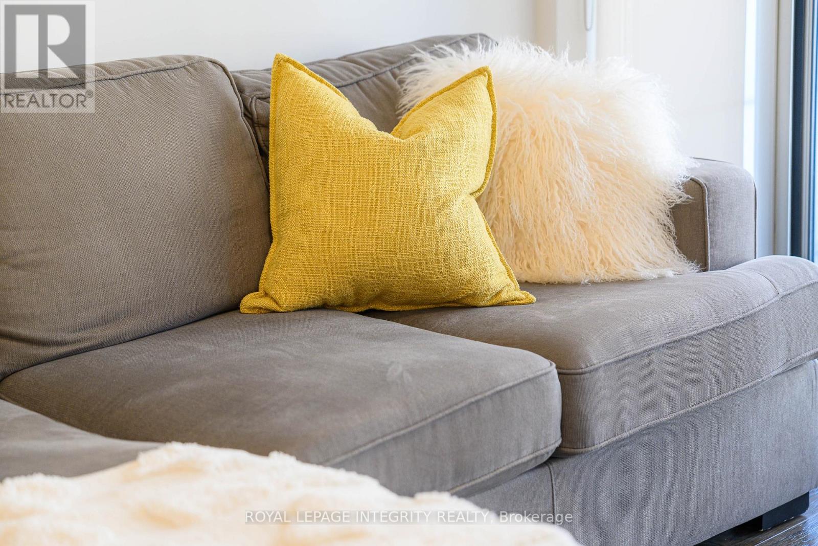 #604 - 255 Bay Street