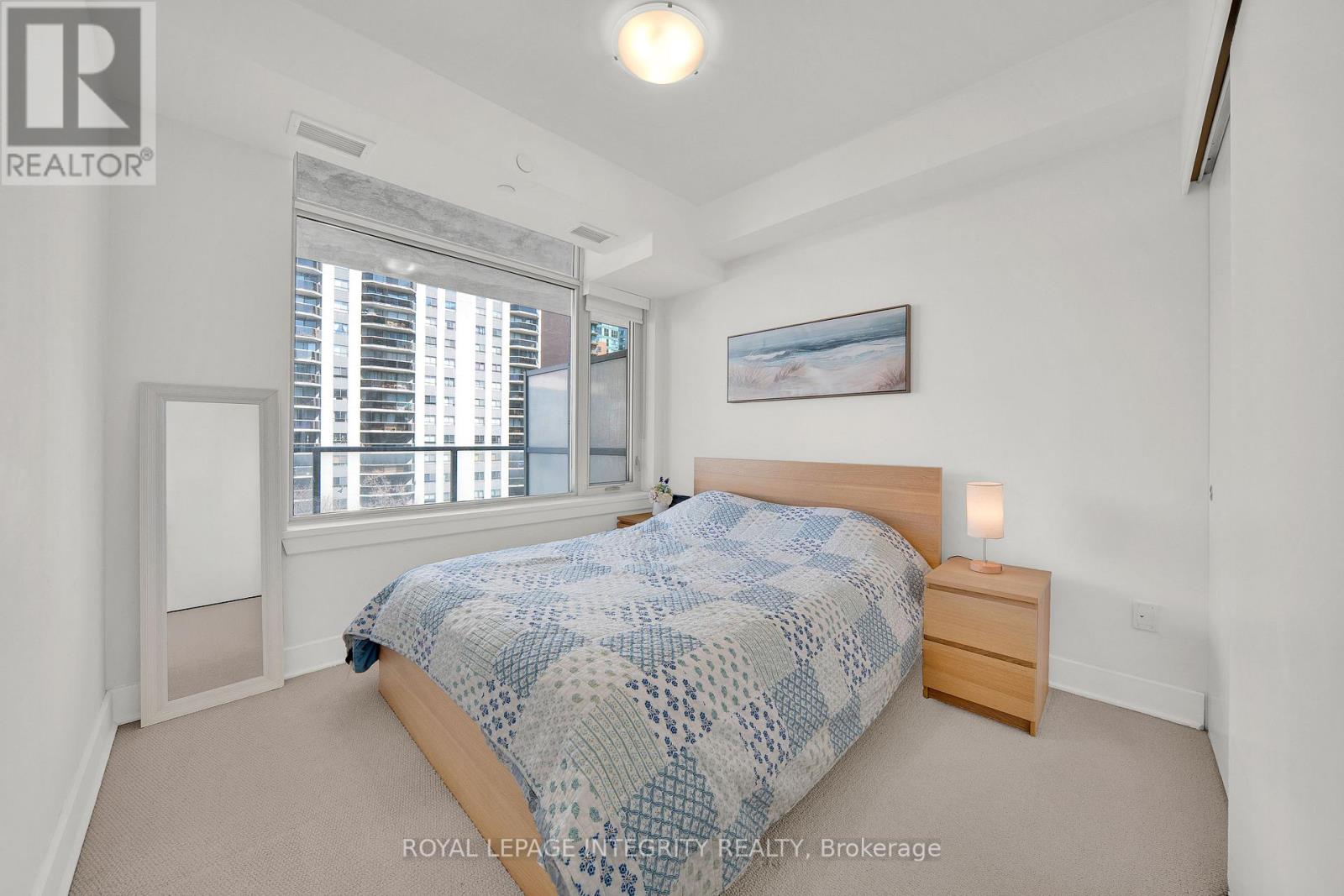 #604 - 255 Bay Street