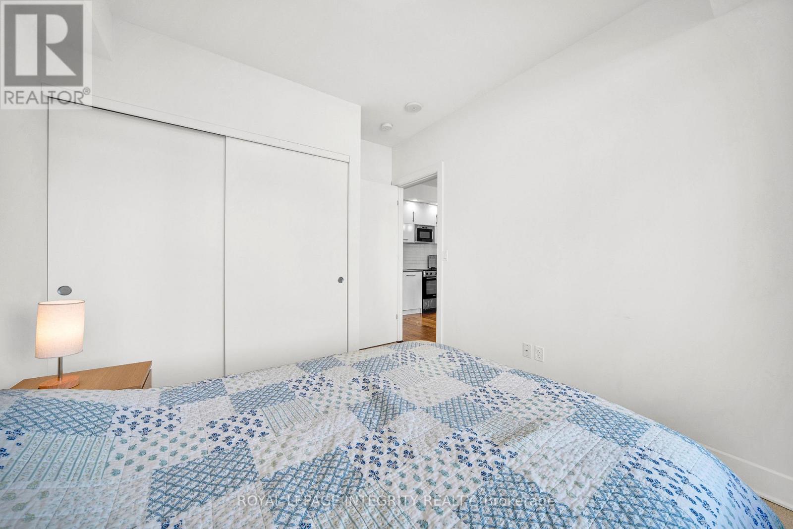 #604 - 255 Bay Street