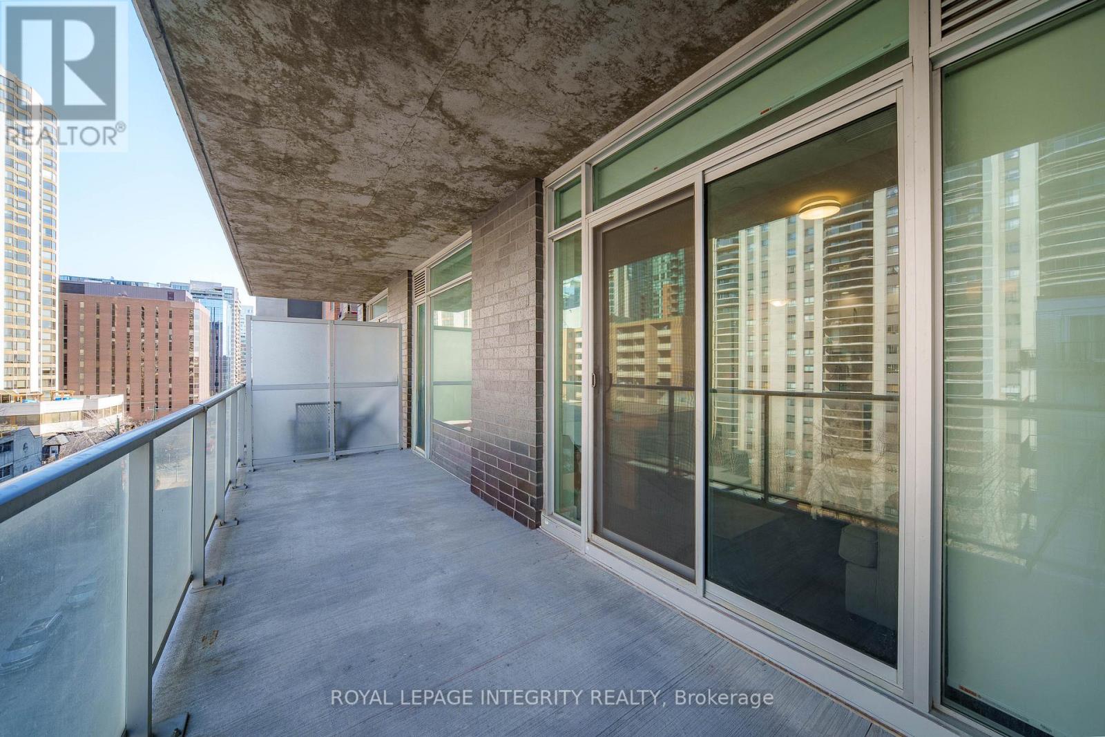 #604 - 255 Bay Street