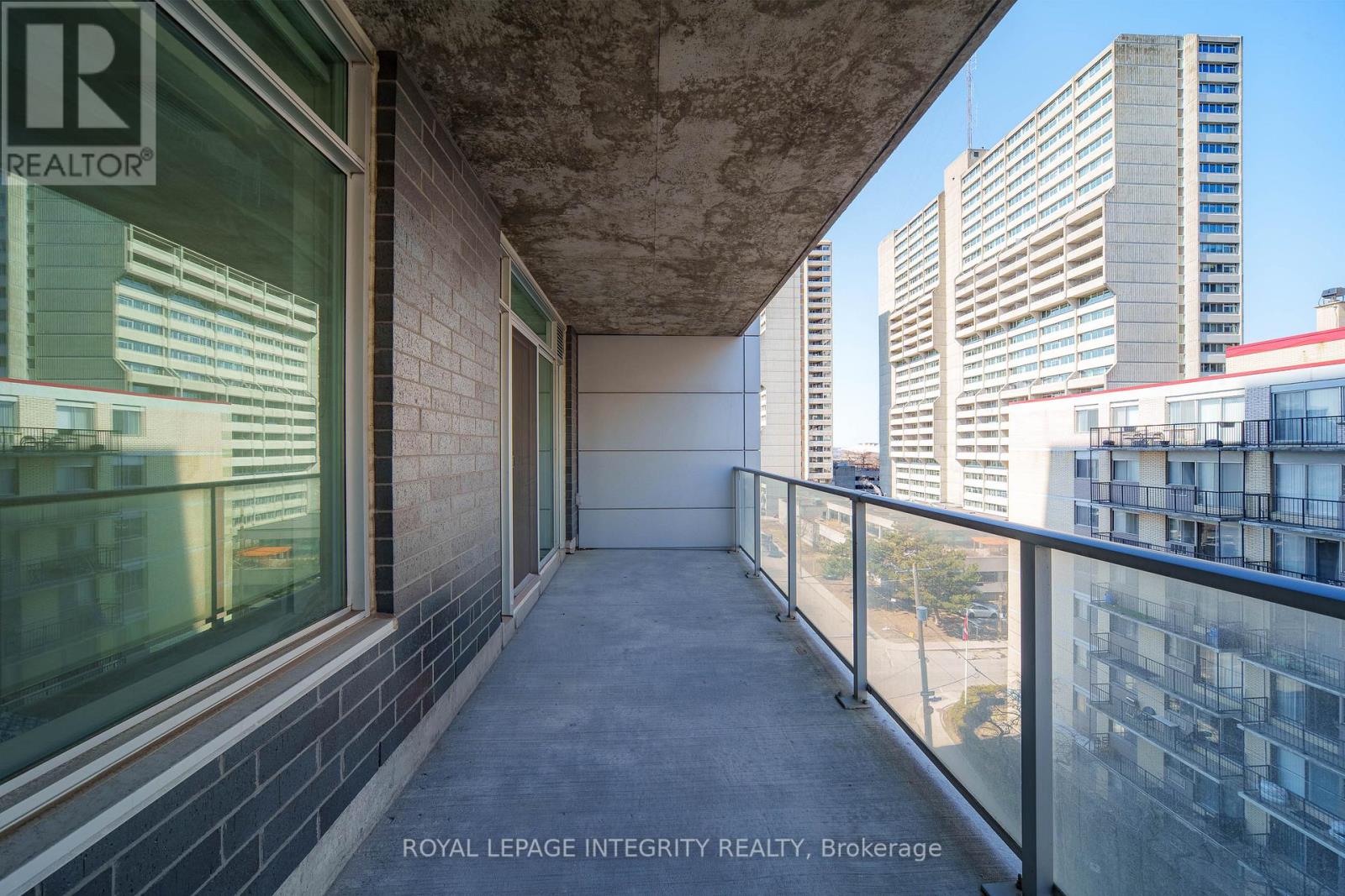 #604 - 255 Bay Street