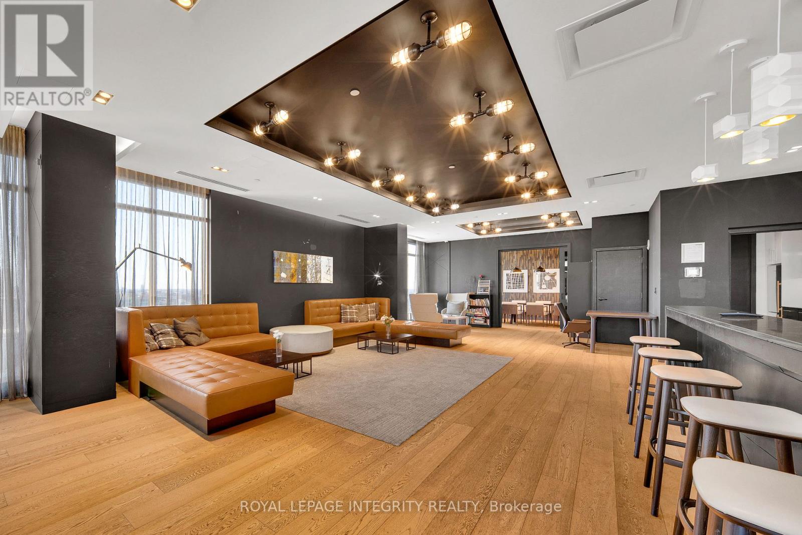 #604 - 255 Bay Street