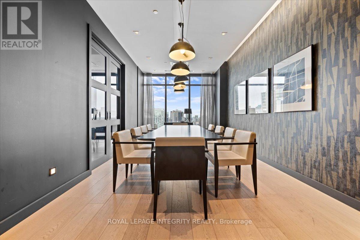 #604 - 255 Bay Street