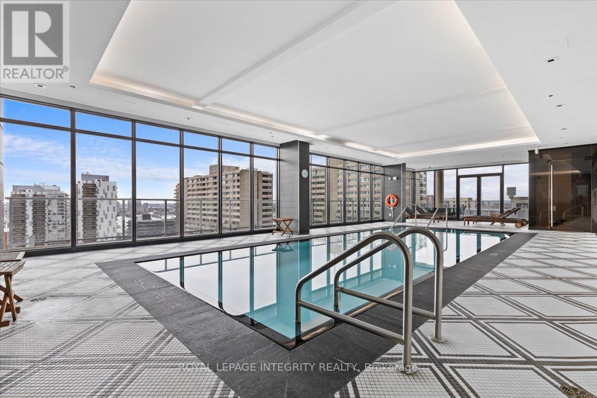 #604 - 255 Bay Street