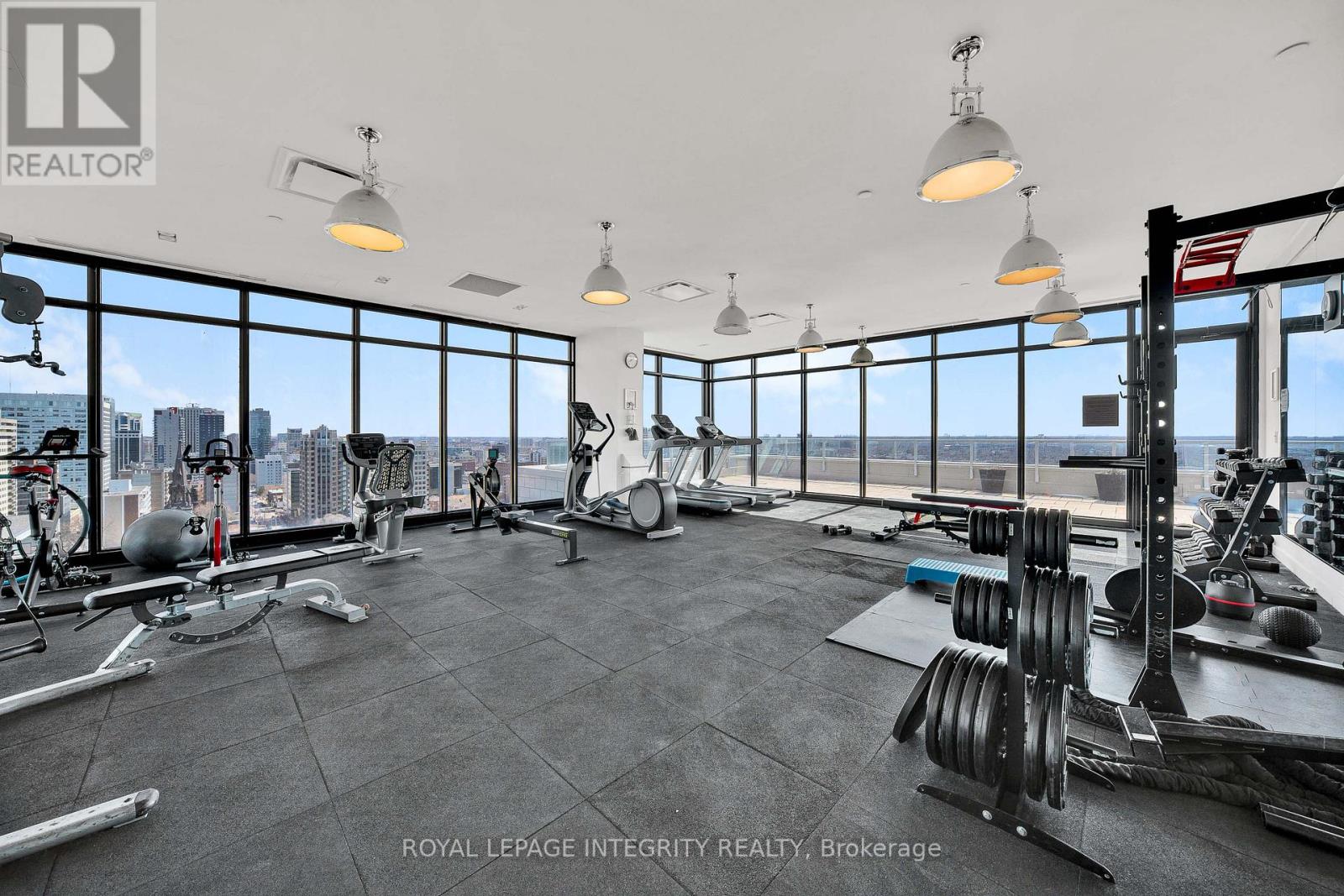 #604 - 255 Bay Street