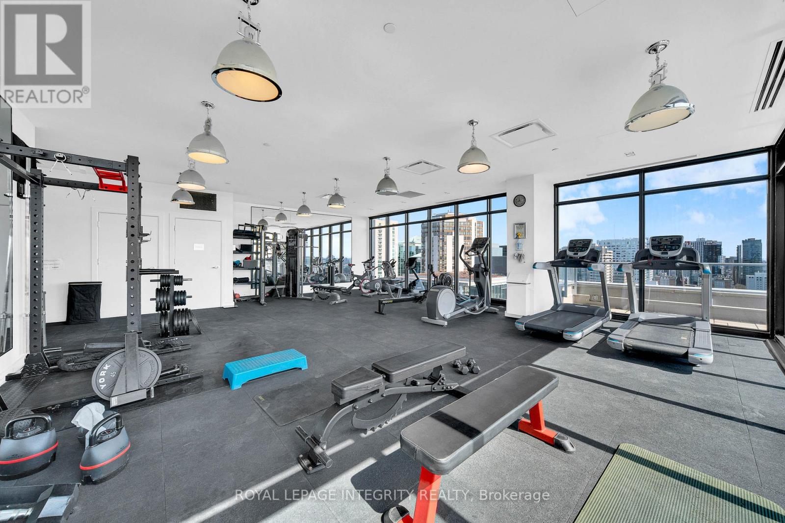 #604 - 255 Bay Street