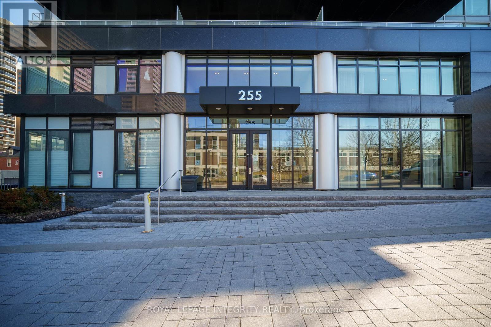 #604 - 255 Bay Street