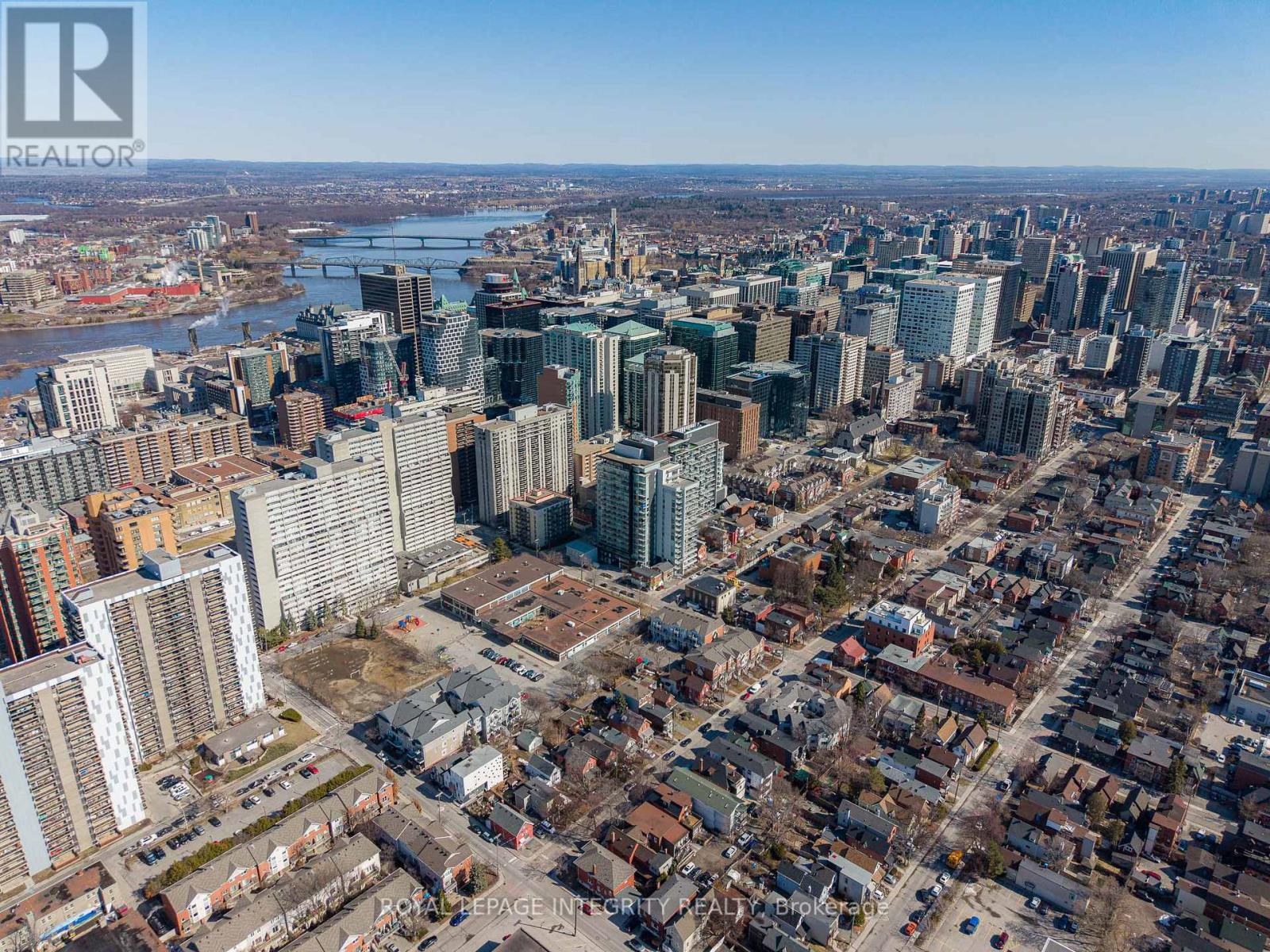 #604 - 255 Bay Street