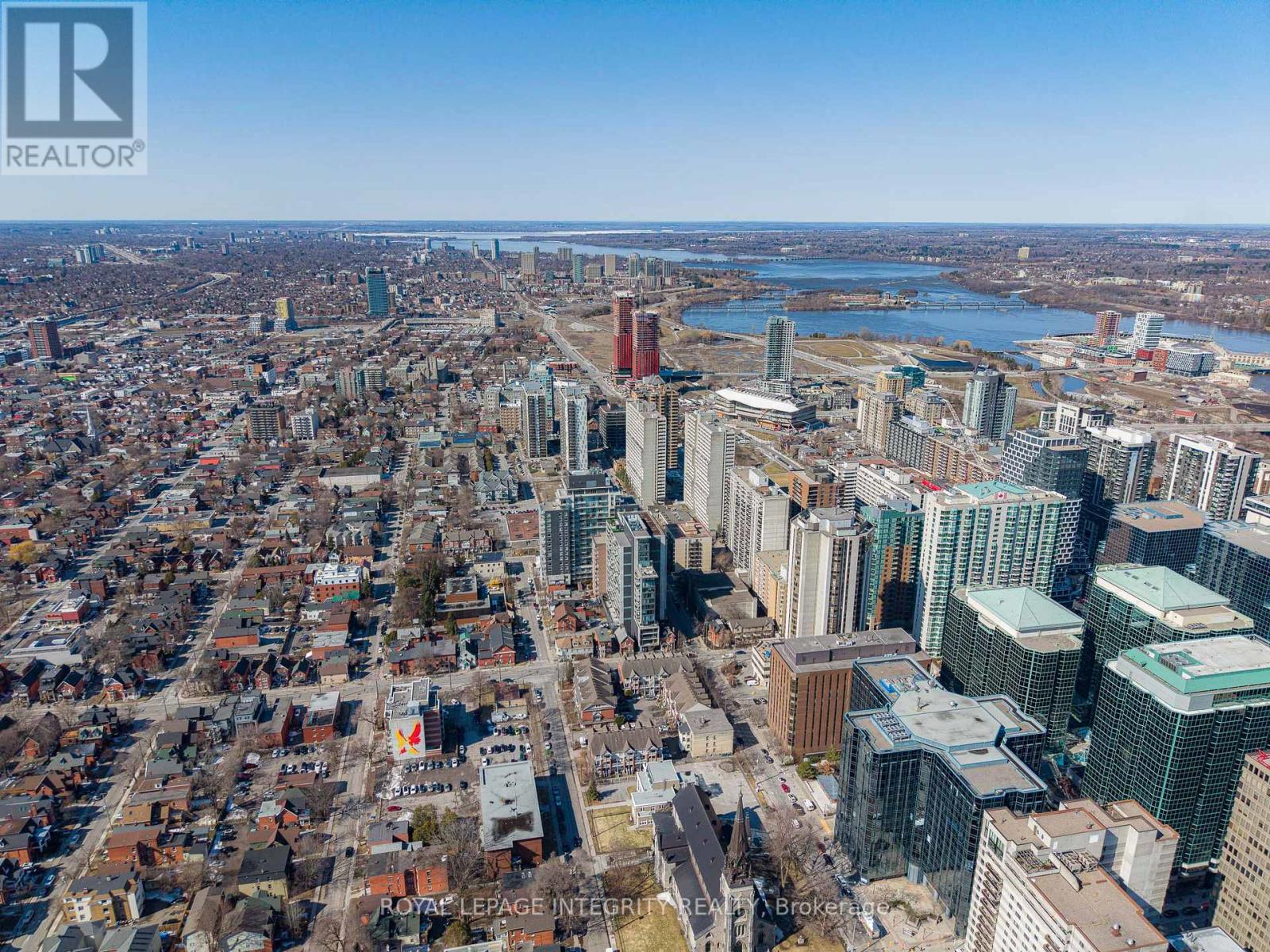 #604 - 255 Bay Street