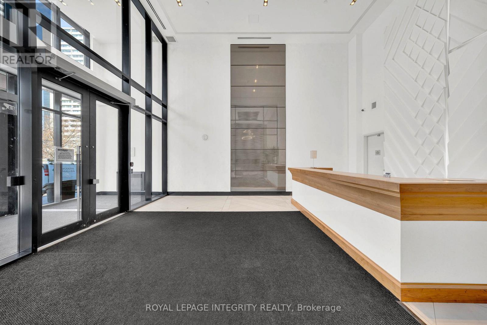 #604 - 255 Bay Street