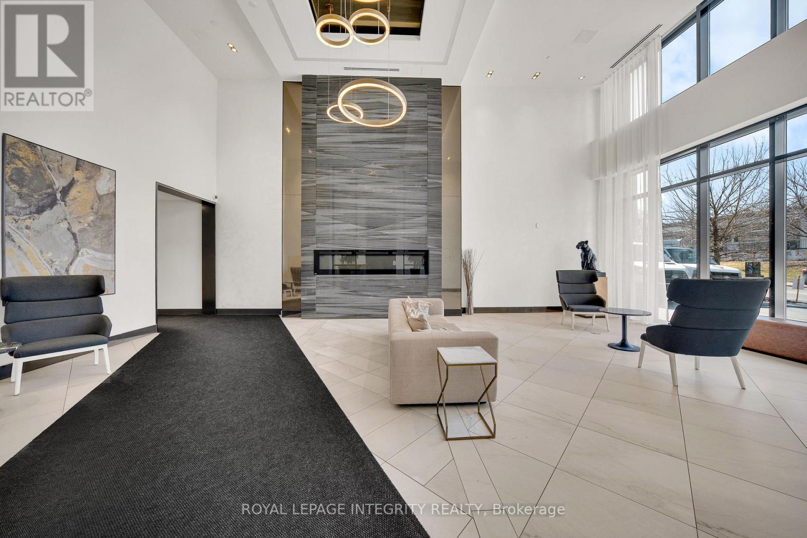 #604 - 255 Bay Street