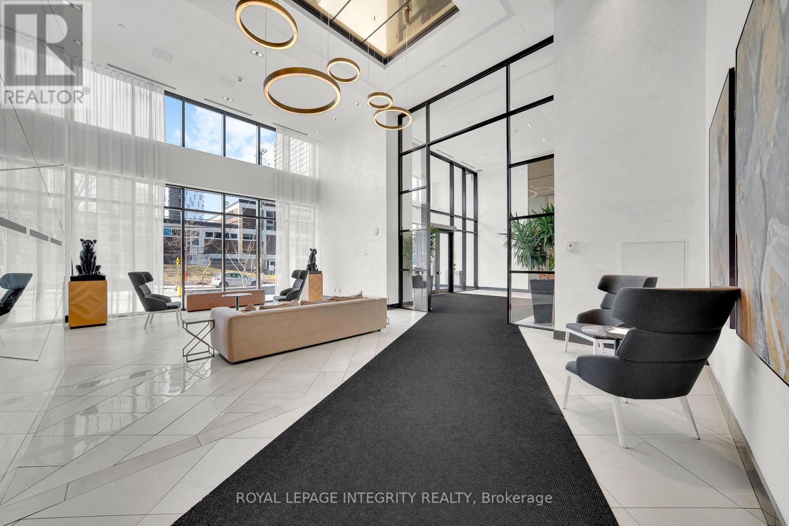 #604 - 255 Bay Street