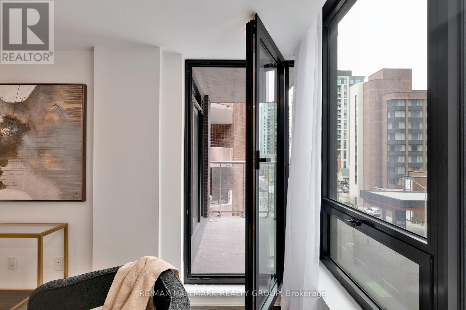 401 - 340 Queen Street