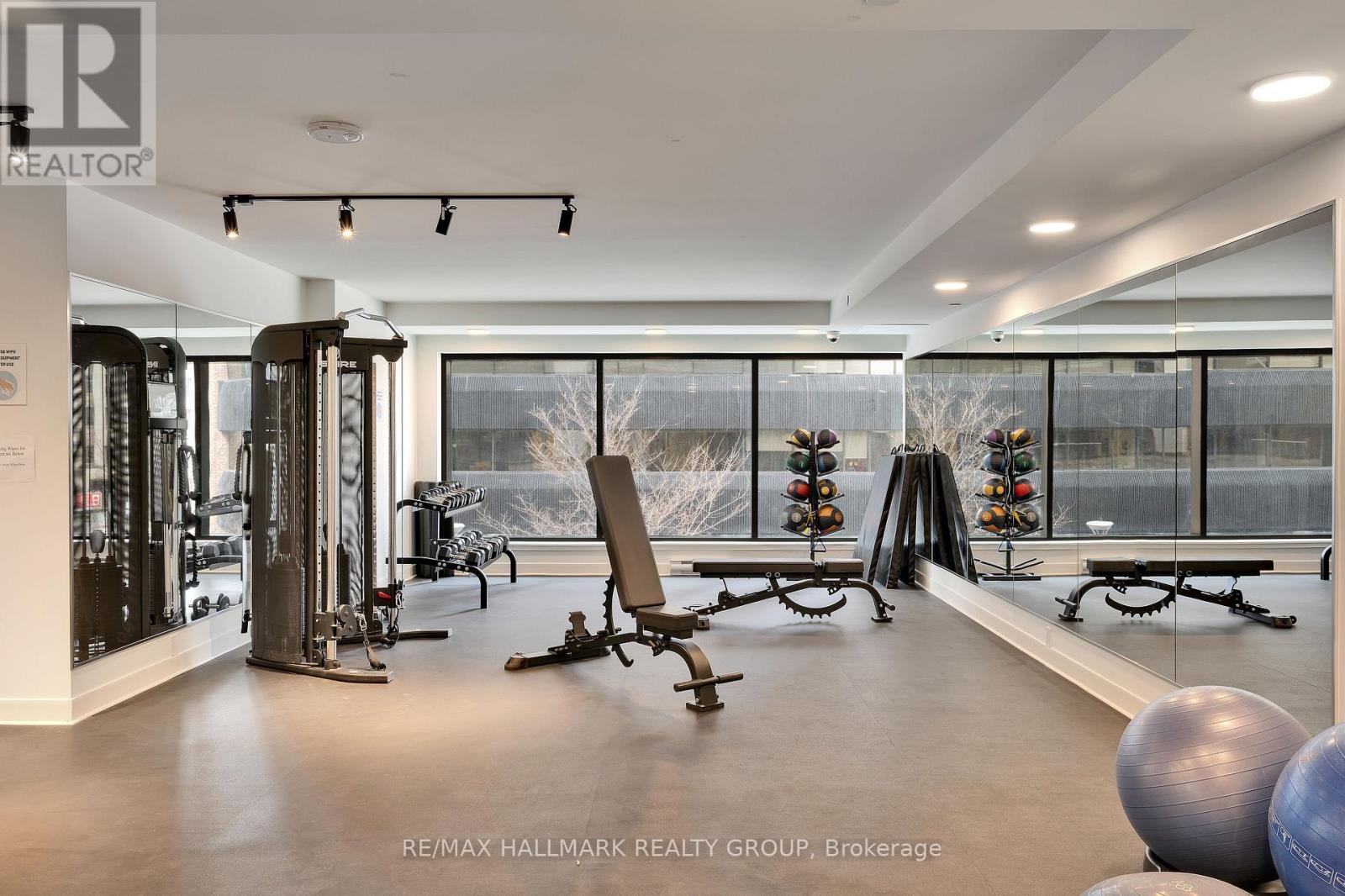 401 - 340 Queen Street